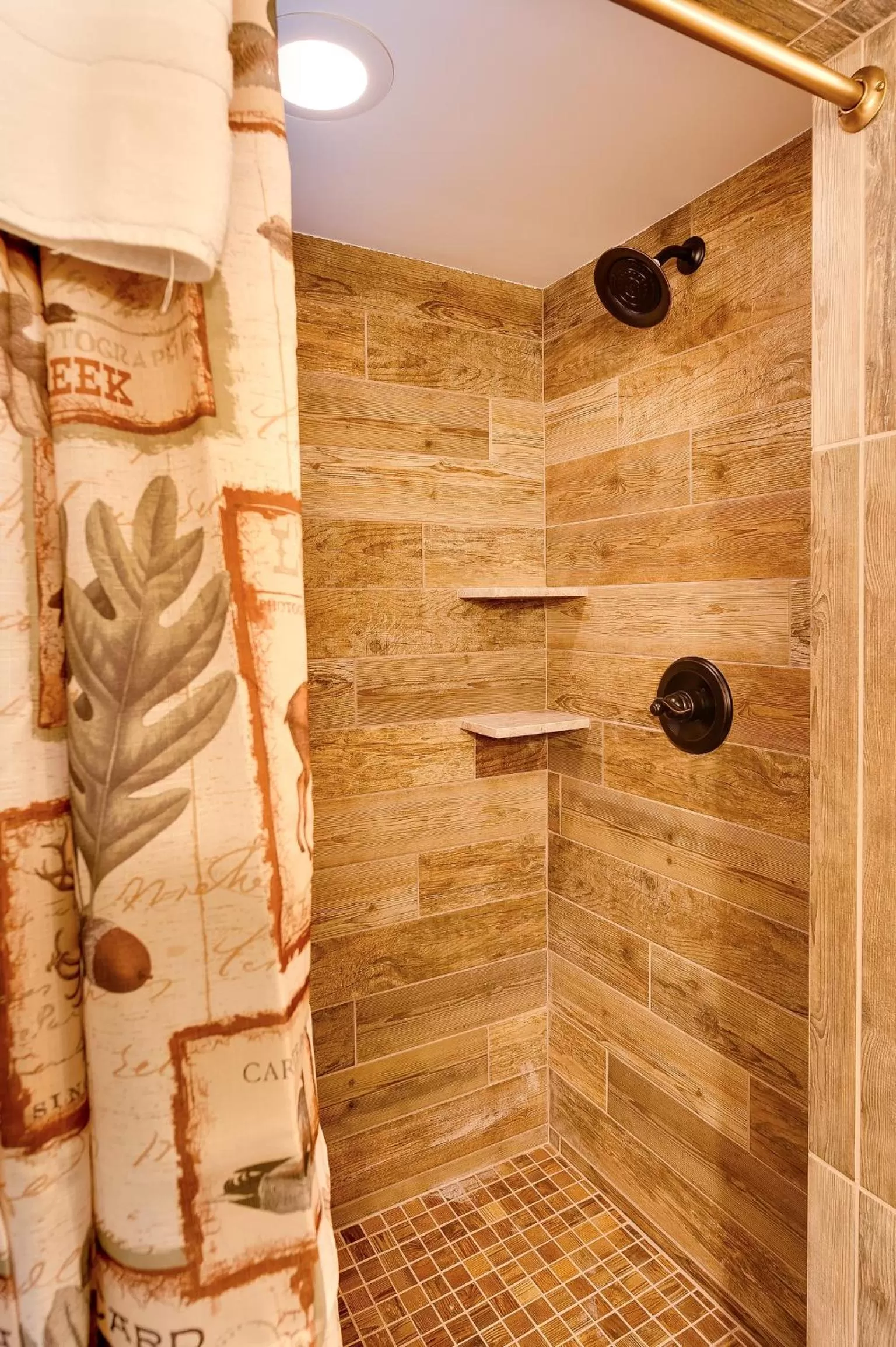 Shower in Cobble Mountain Lodge
