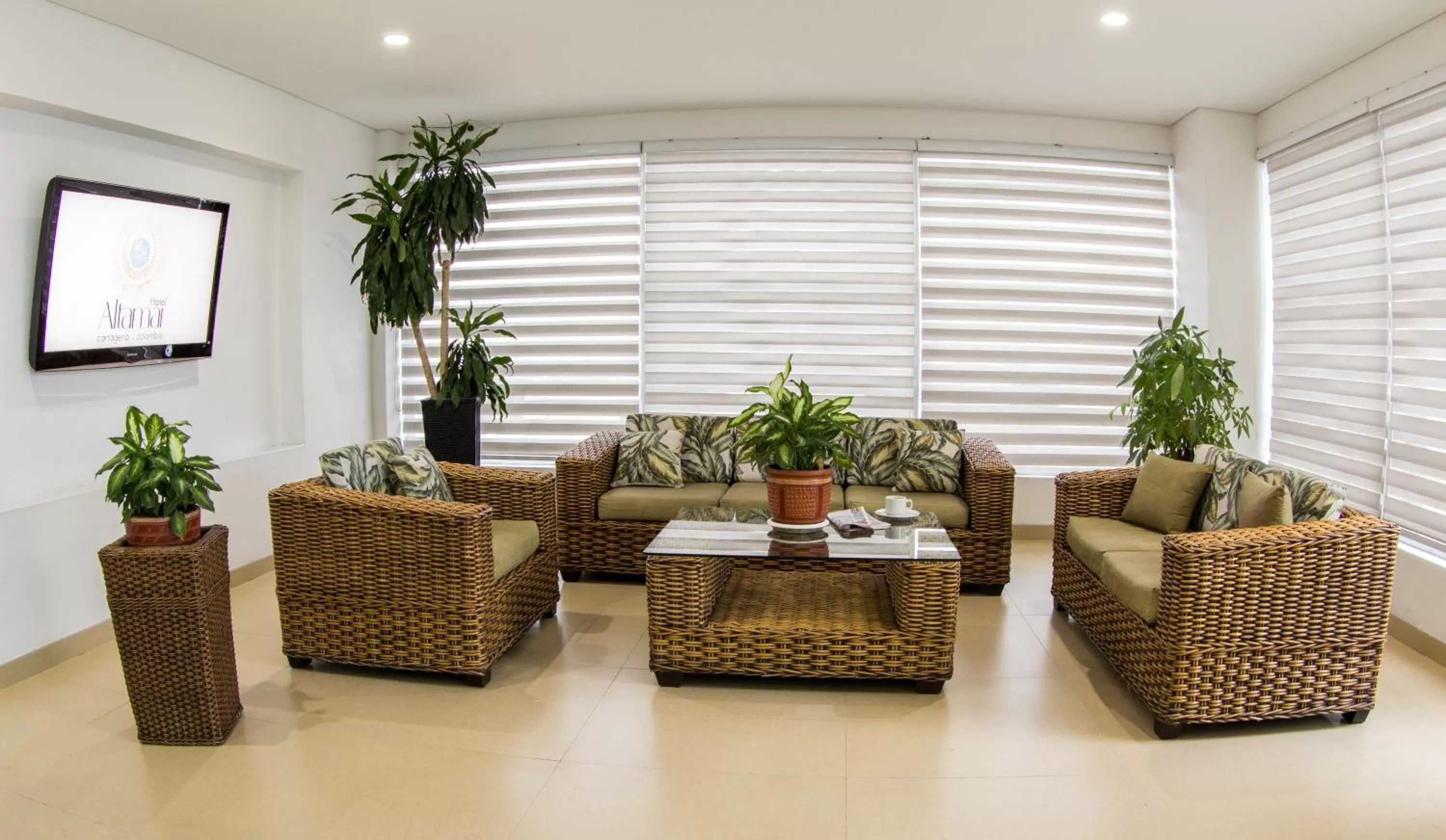 Communal lounge/ TV room in Hotel Altamar Cartagena