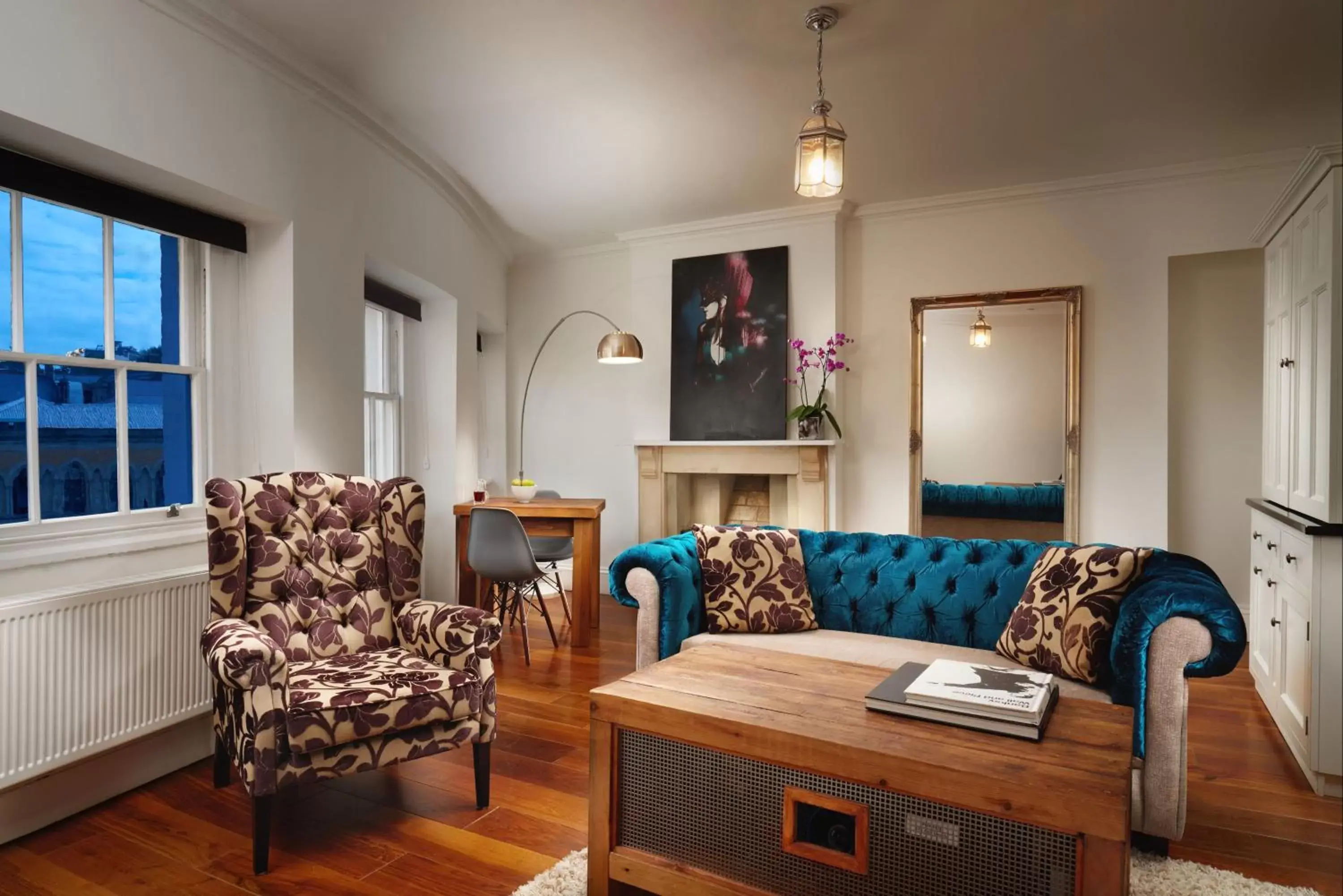 Deluxe Suite in Berkeley Suites Deluxe Suite in Berkeley Suites