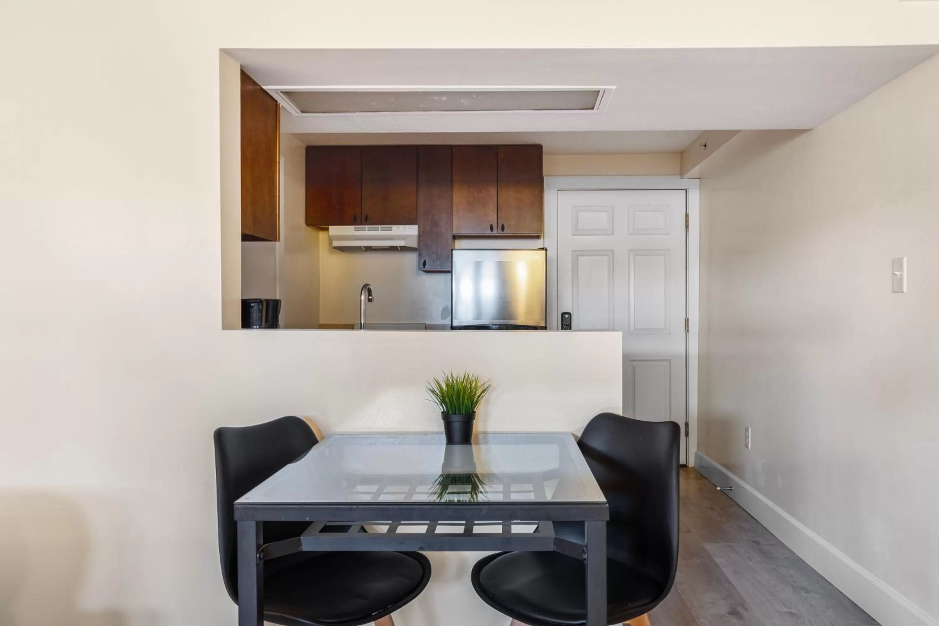 Kitchen or kitchenette in The Beverly