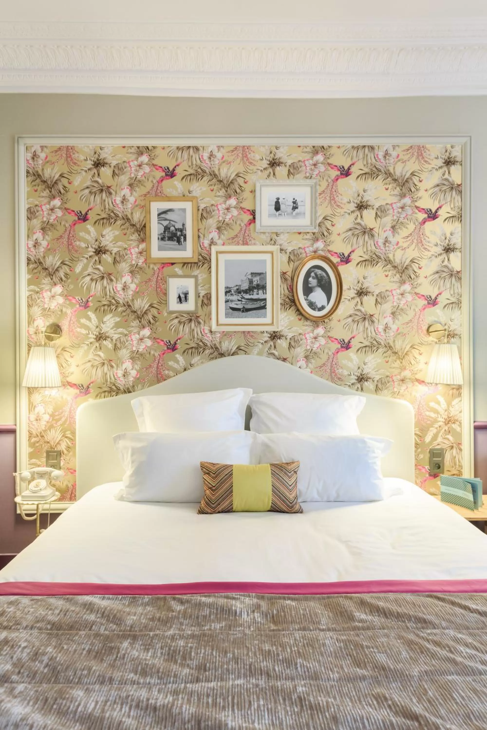 Photo of the whole room, Bed in Villa Otero by Happyculture