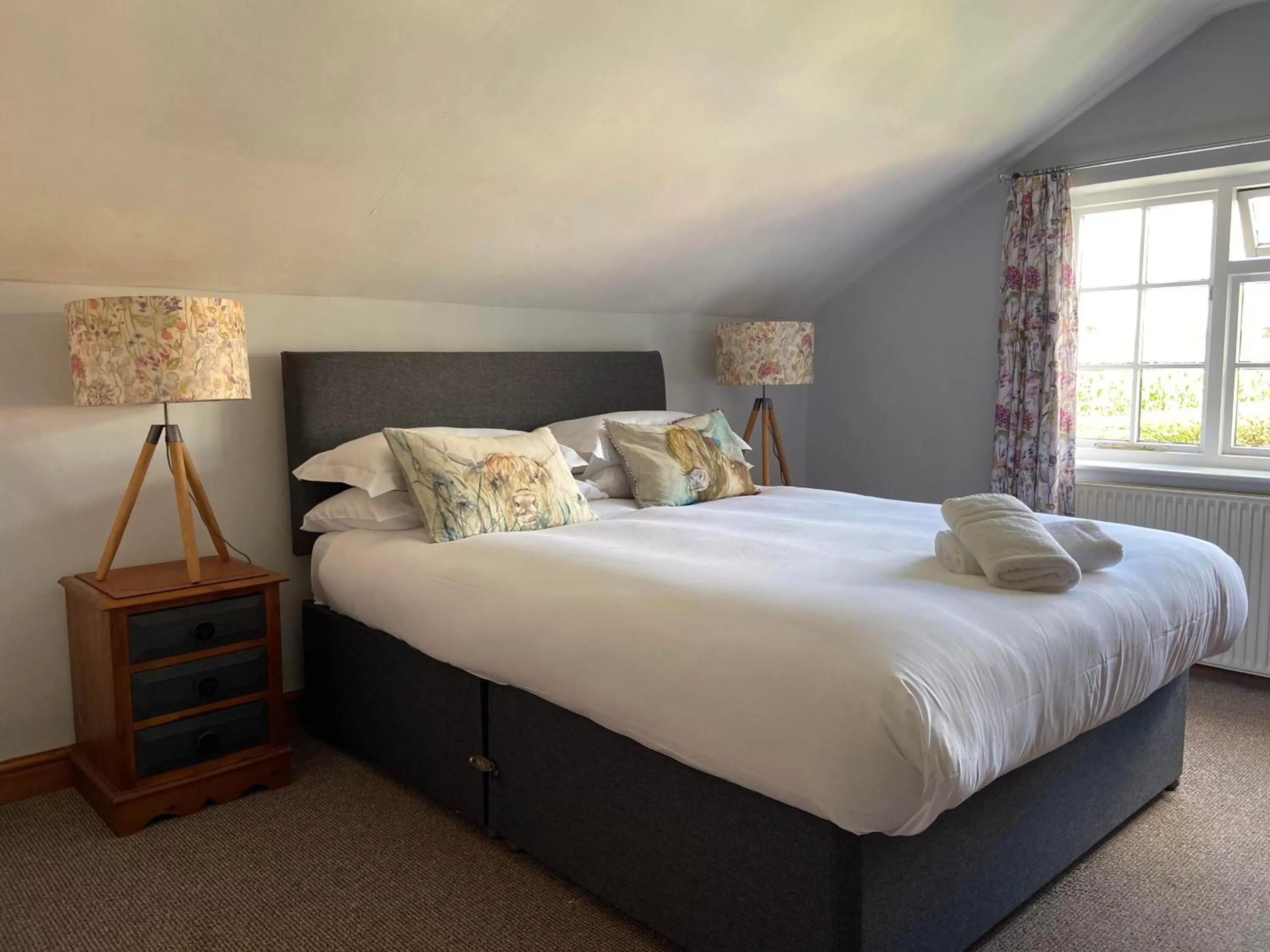 Bed in Three Horseshoes Inn