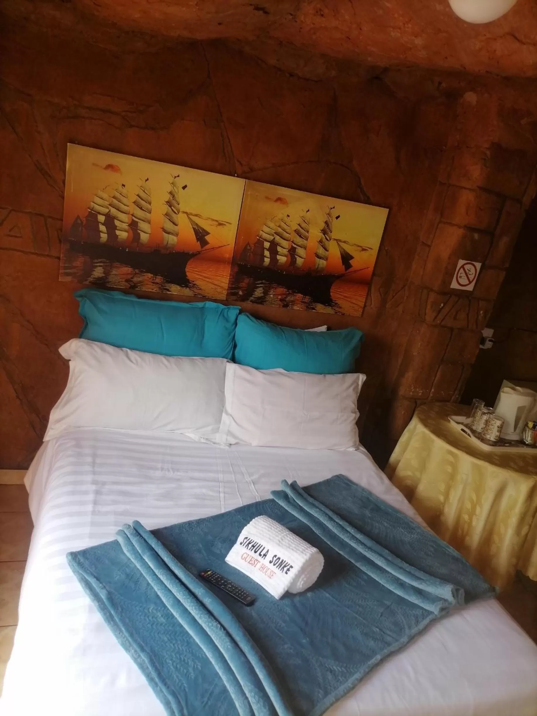 Bed in Sikhula Sonke Guest House