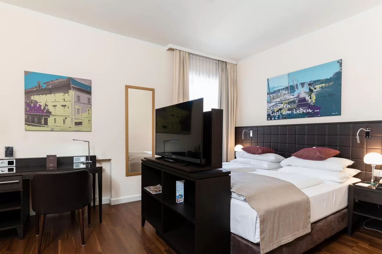 Photo of the whole room, Bed in Hotel Sandwirth