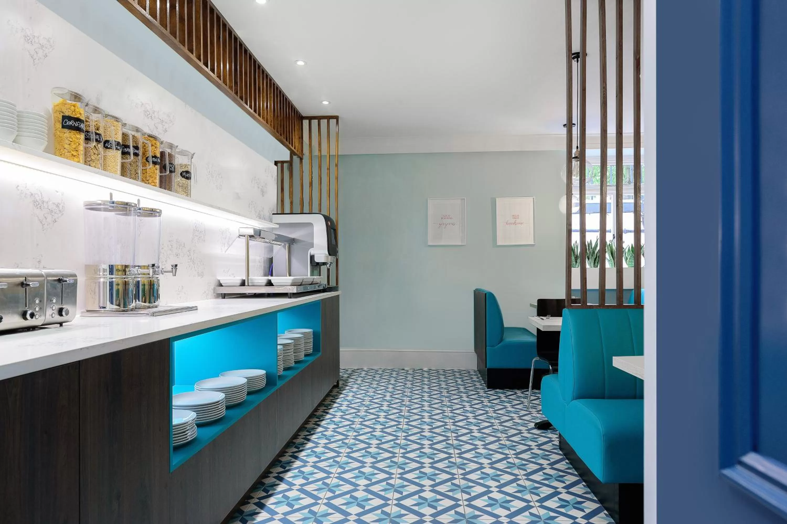 Lounge or bar in Mentone Hotel