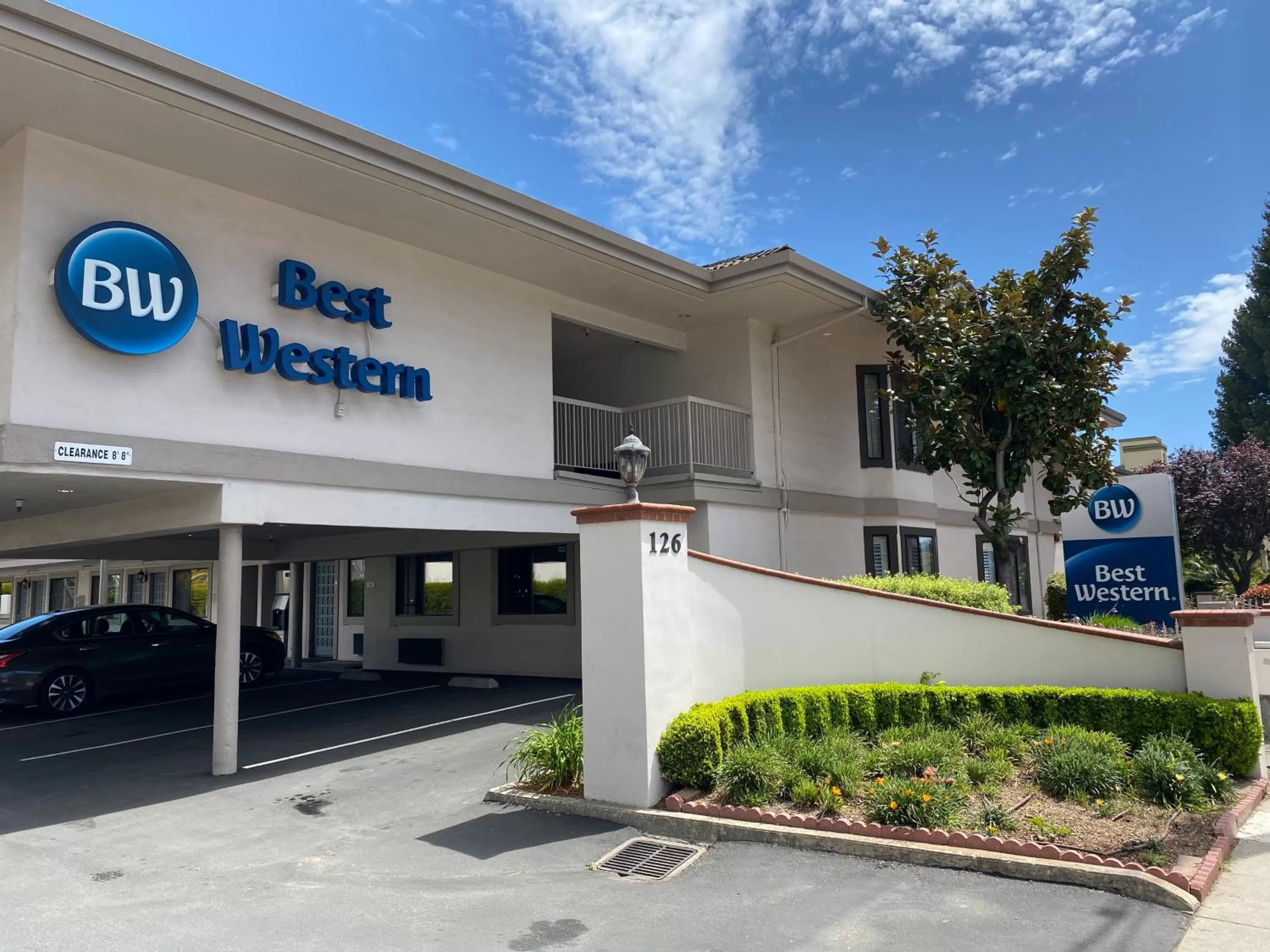 Property building in Best Western Inn Santa Cruz