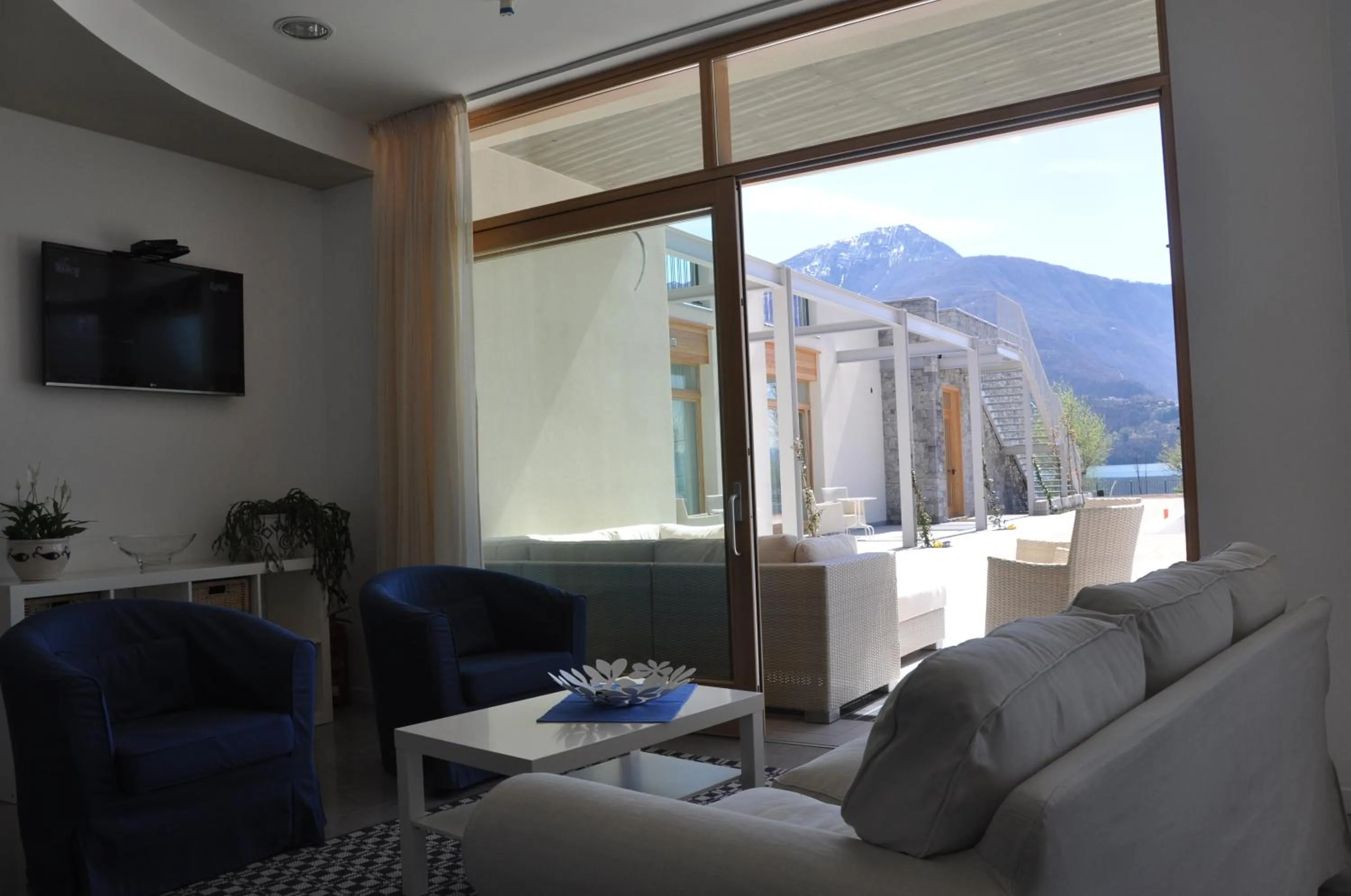 Communal lounge/ TV room in Tullio Hotel