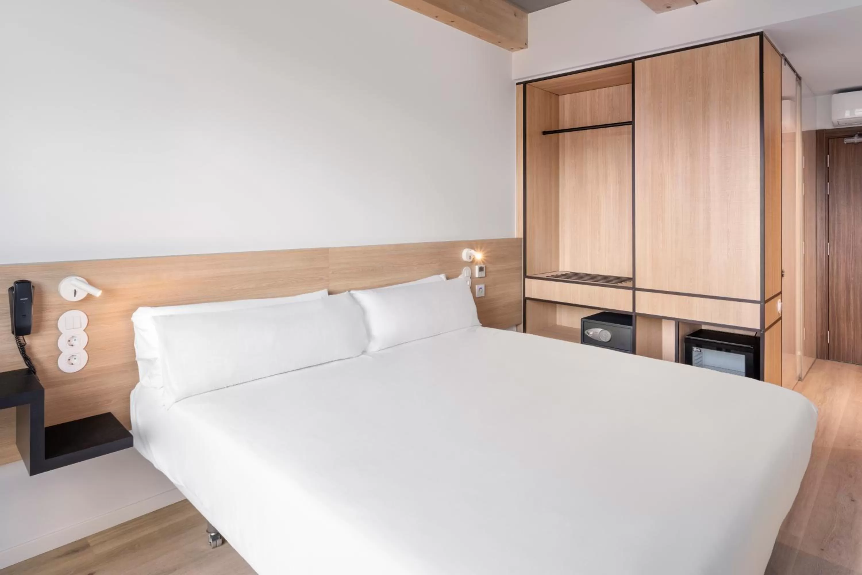 Bed in B&B HOTEL Guimarães