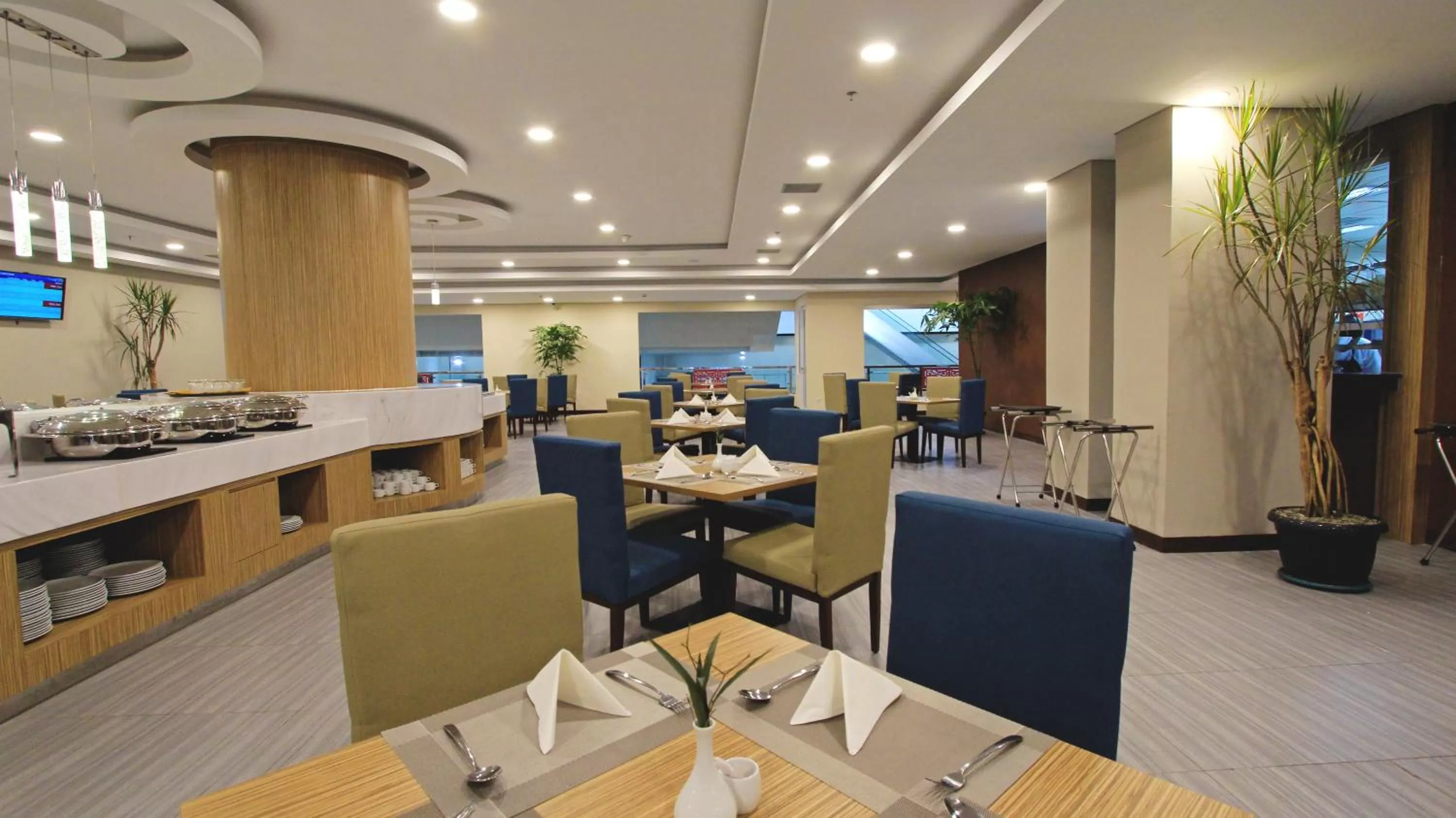 Restaurant/places to eat in Anara Sky Kualanamu Hotel