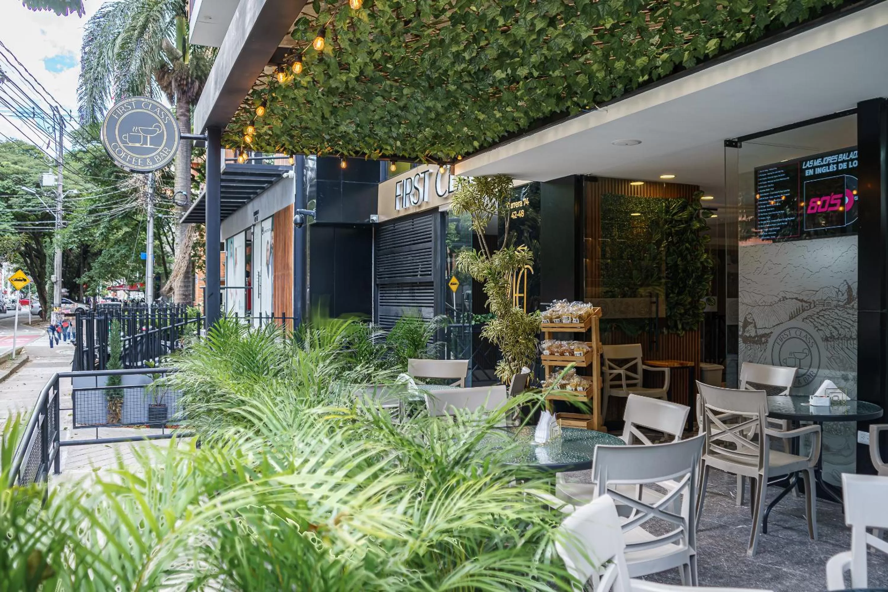 Coffee/tea facilities in First Class Hotel