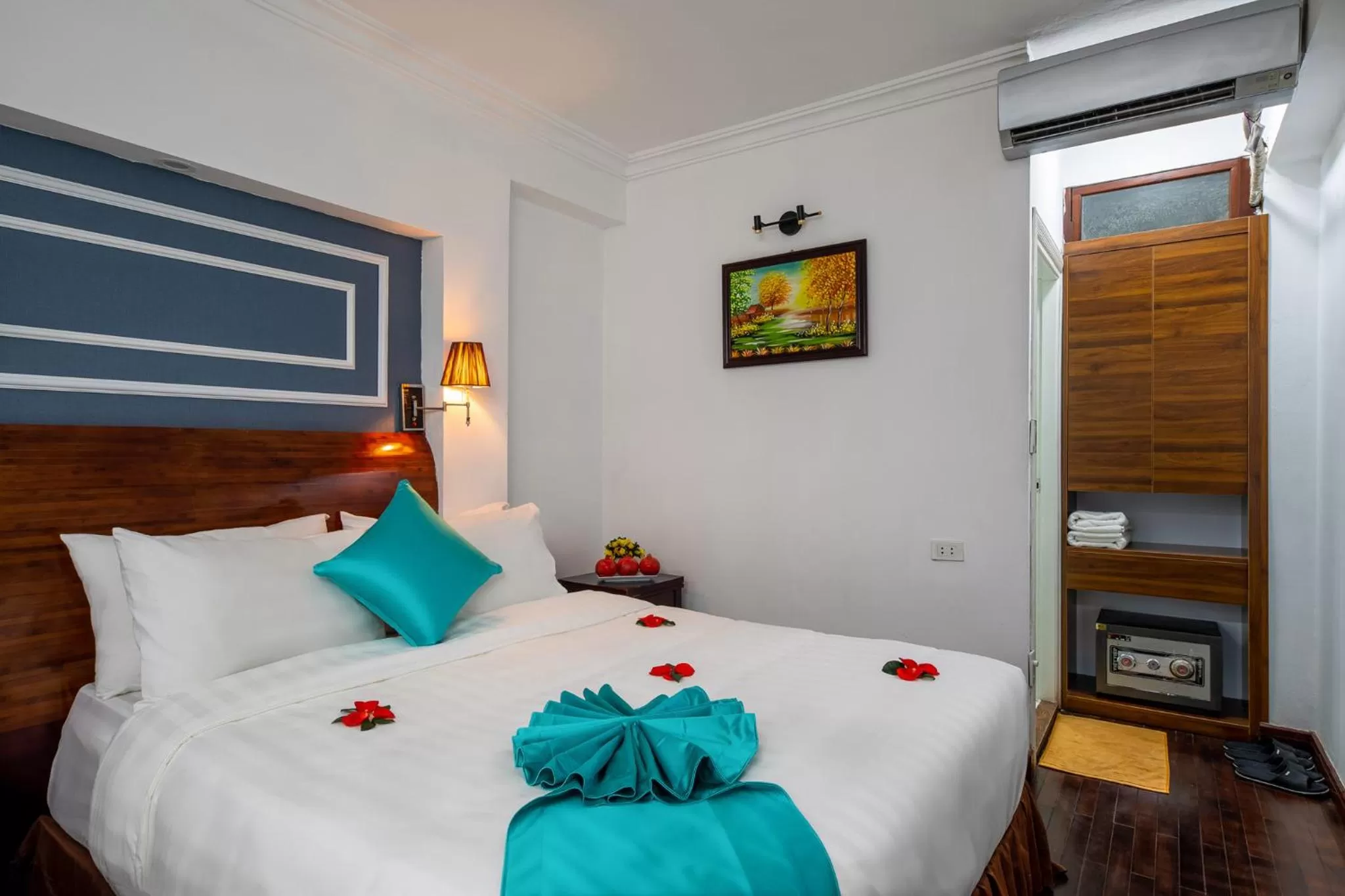 Bed in Hanoi Sisters Boutique Hotel & Spa & Travel