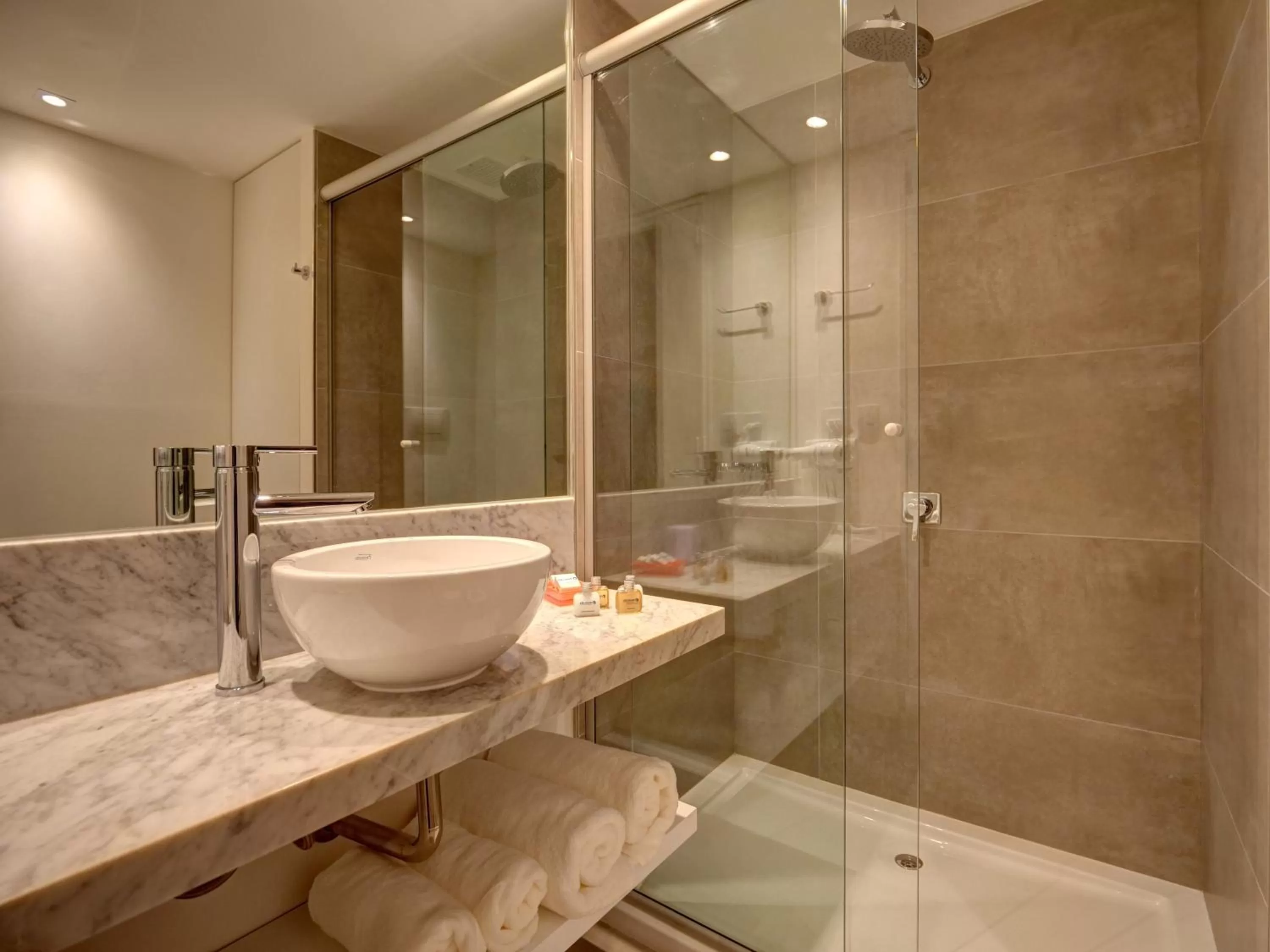 Bathroom in Nido at Quartier Dorrego