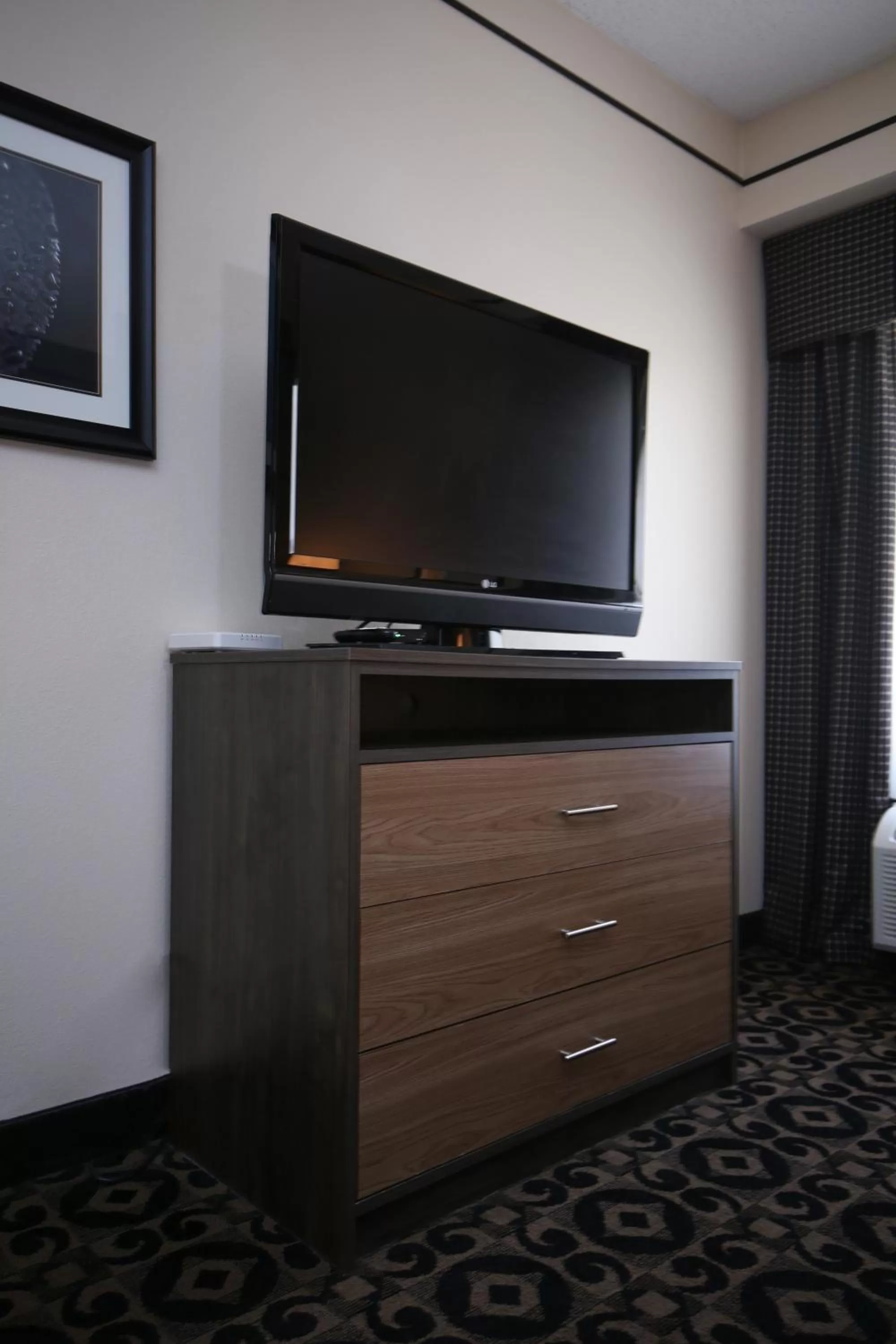 TV and multimedia in Quality Inn & Suites Boone - University Area