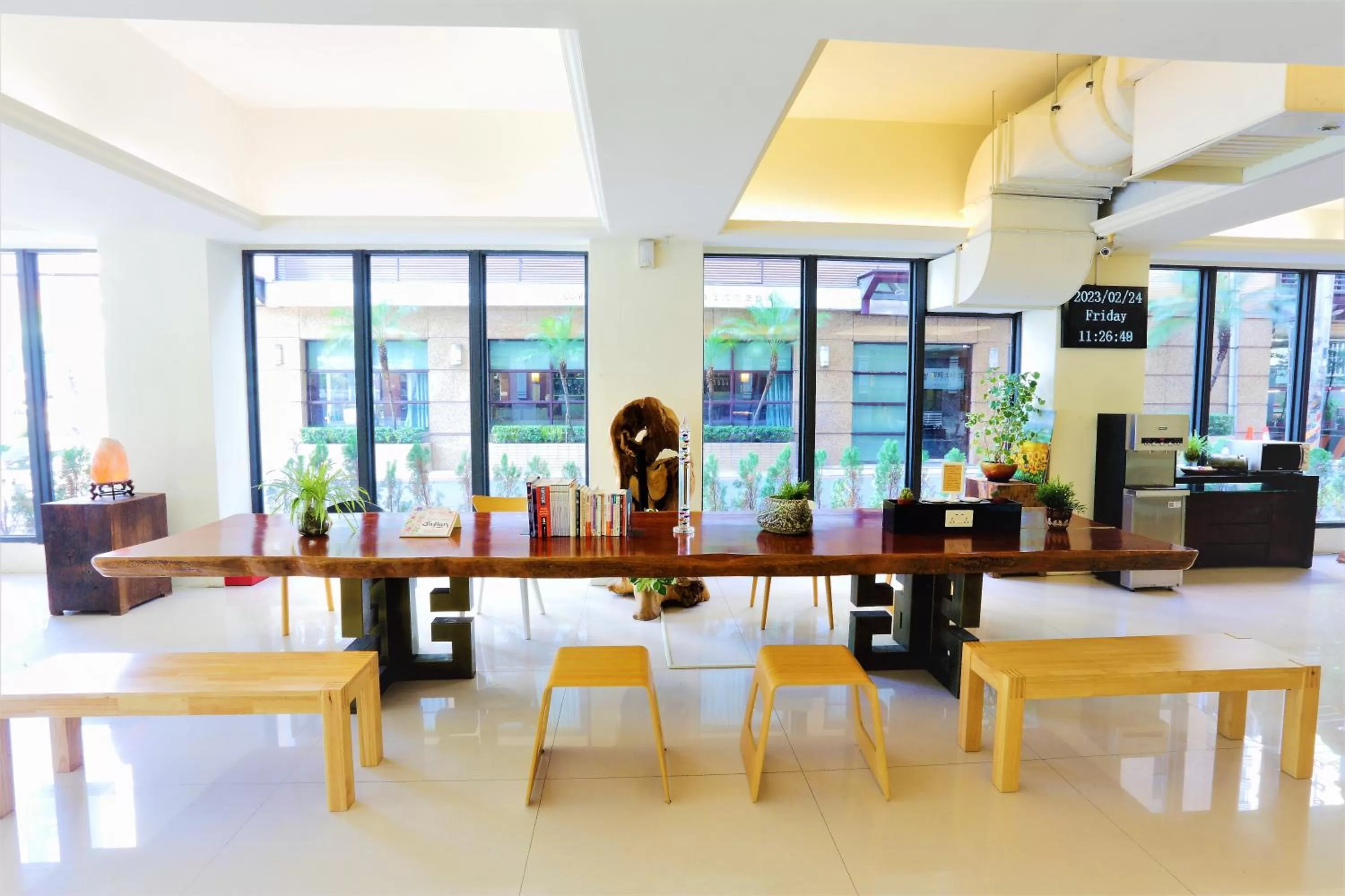 Seating area in Huang Shin Business Hotel-Chung Kang