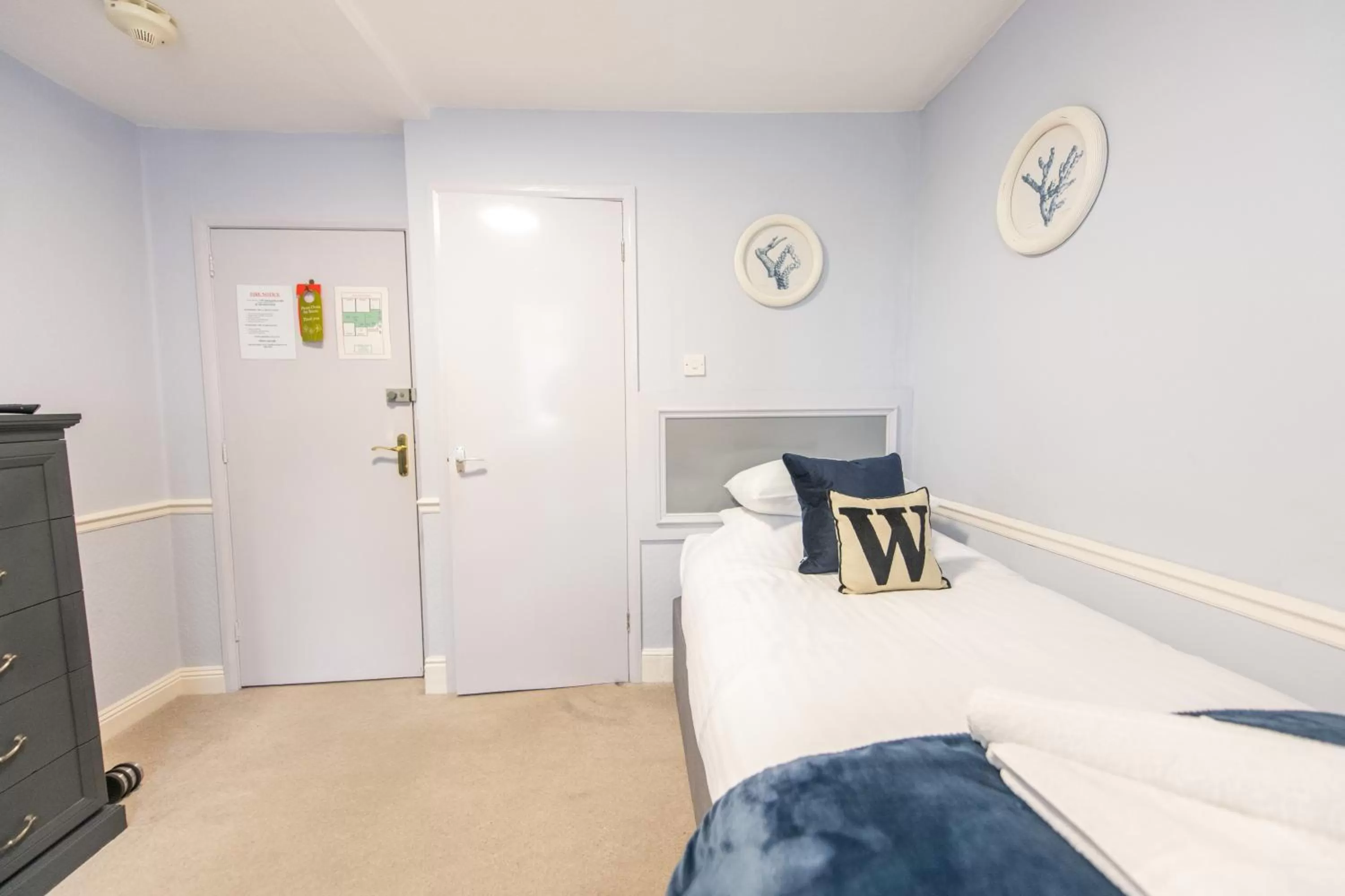 Bedroom, Bed in The Woodlands Hotel