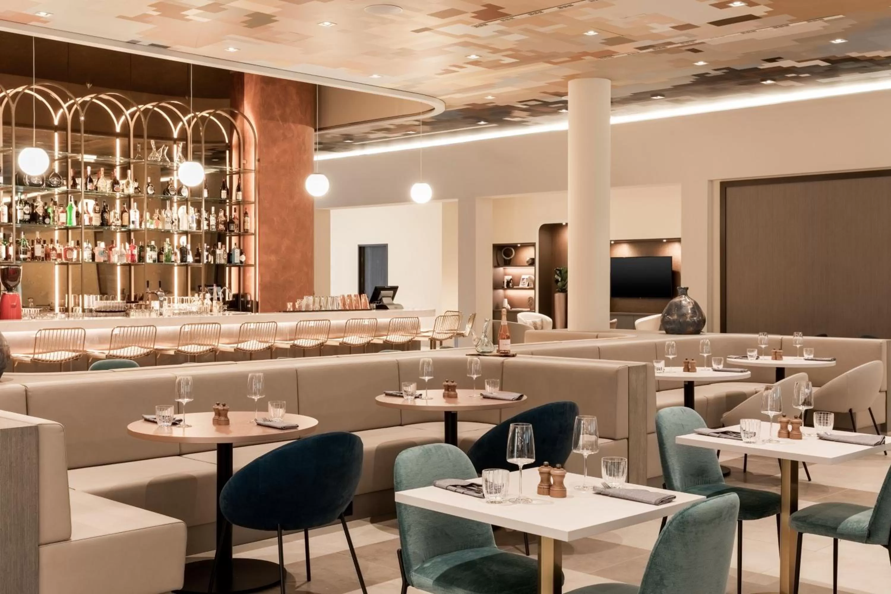 Lounge or bar in AC Hotel by Marriott Wuerzburg