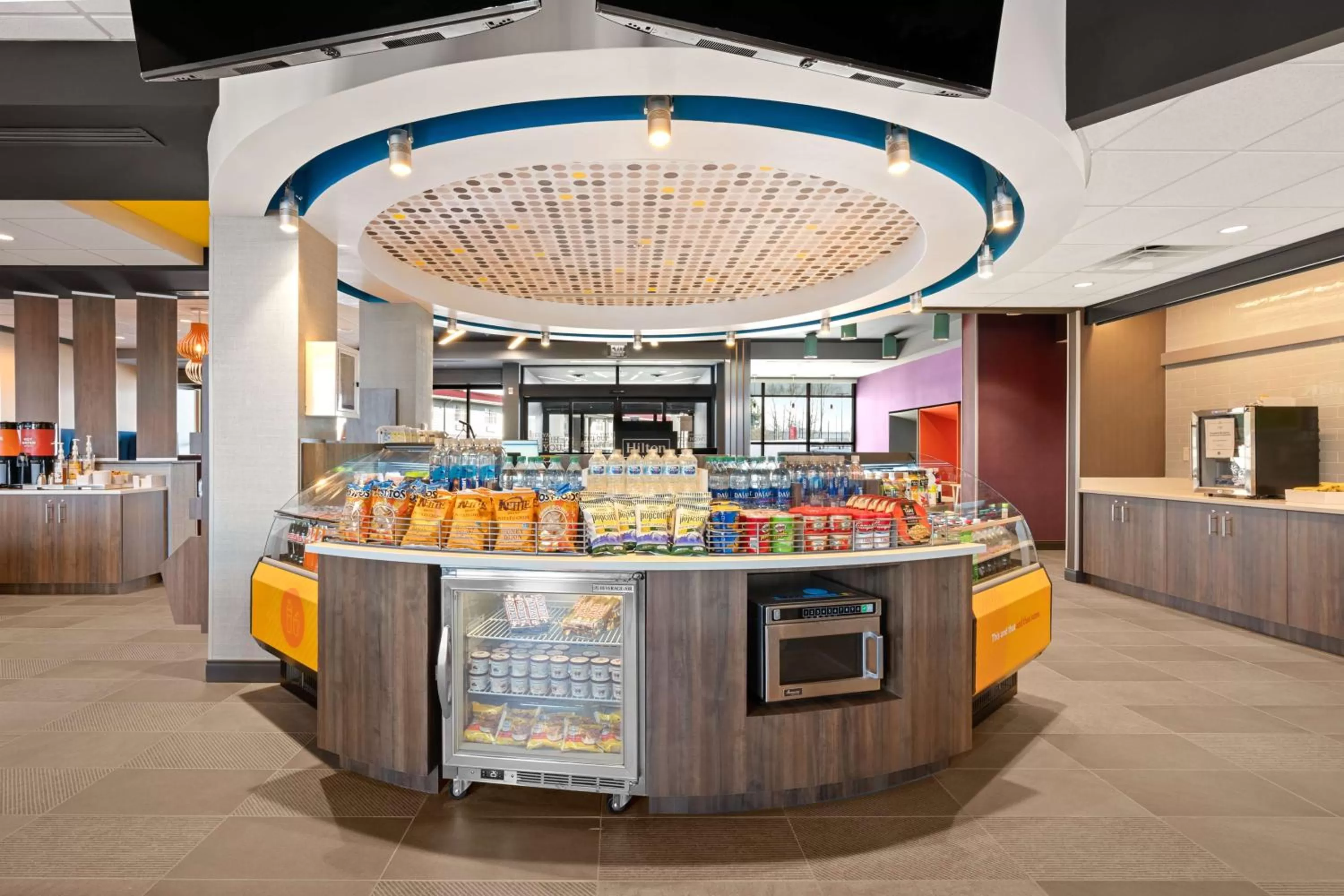 On-site shops in Tru By Hilton Portland Airport, Or