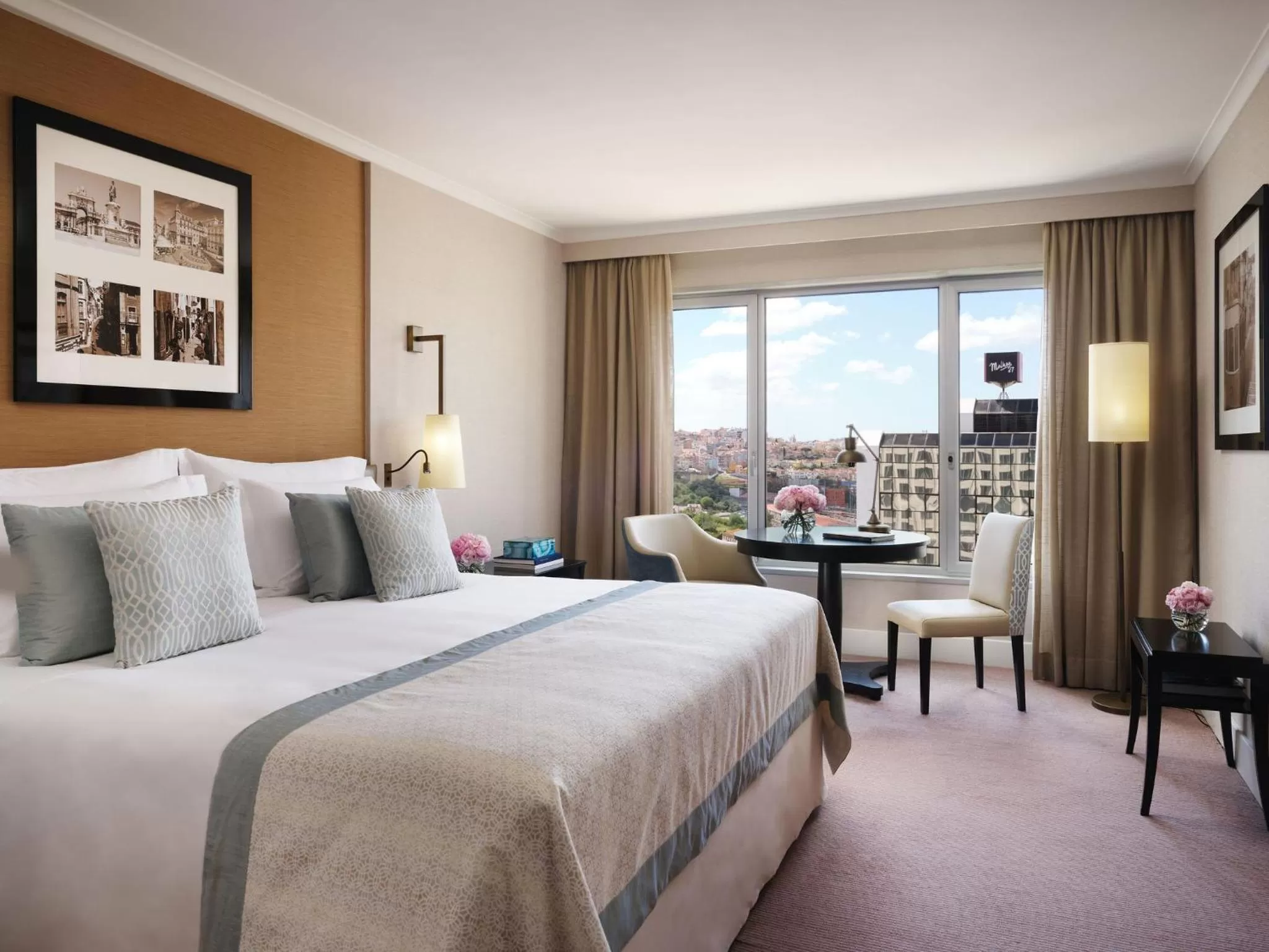 View (from property/room), Bed in Corinthia Lisbon