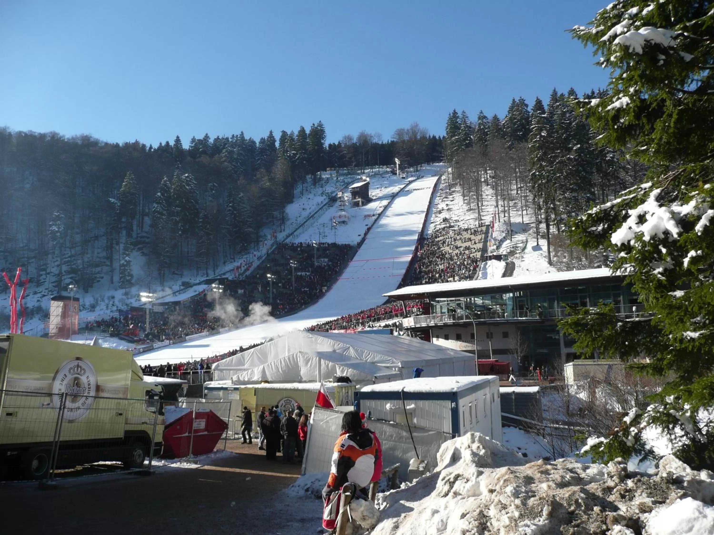 Skiing in Hotel Goldflair am Rathaus