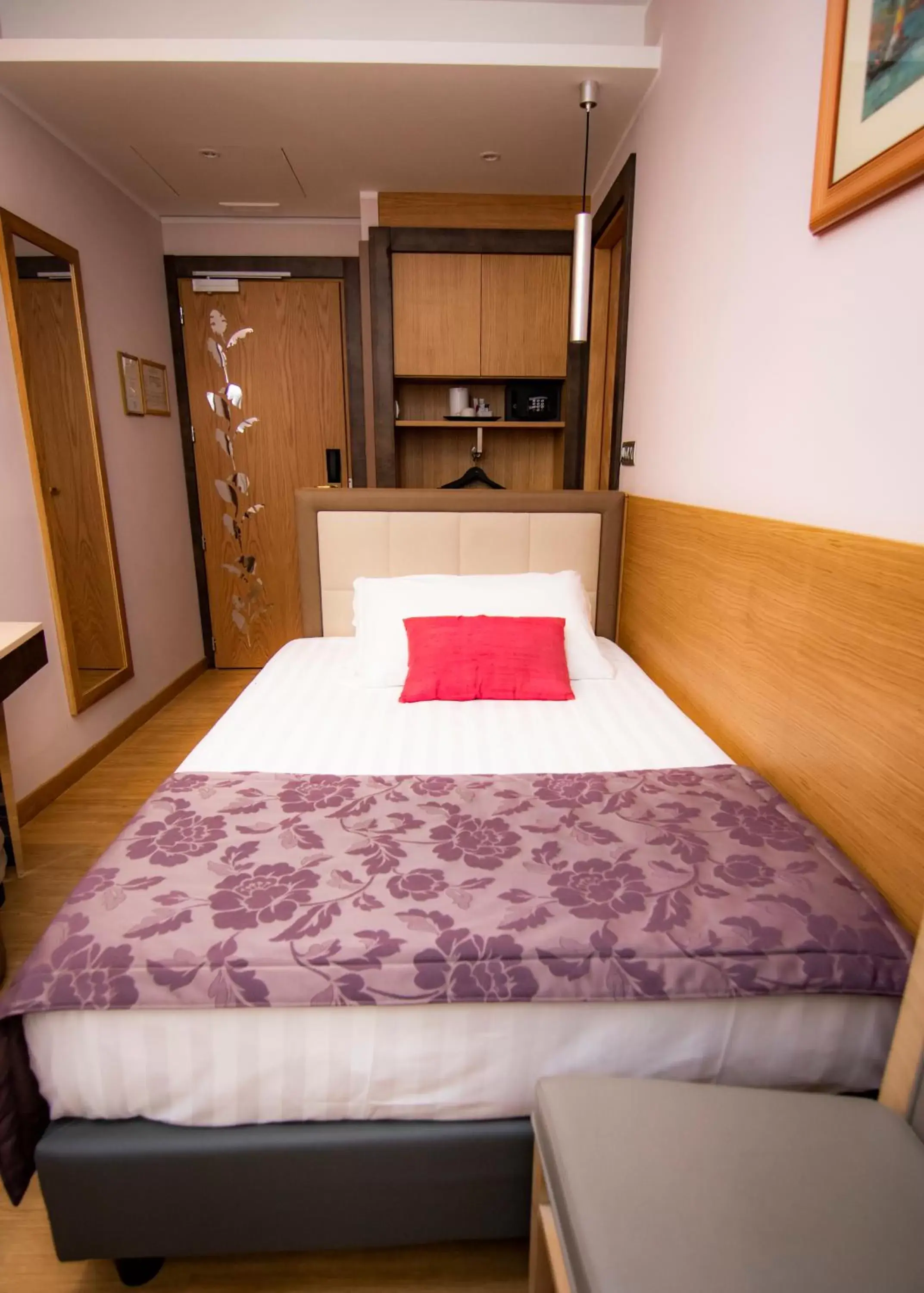 Small Room - French Bed in Vibe Nazionale Small Room - French Bed in Vibe Nazionale