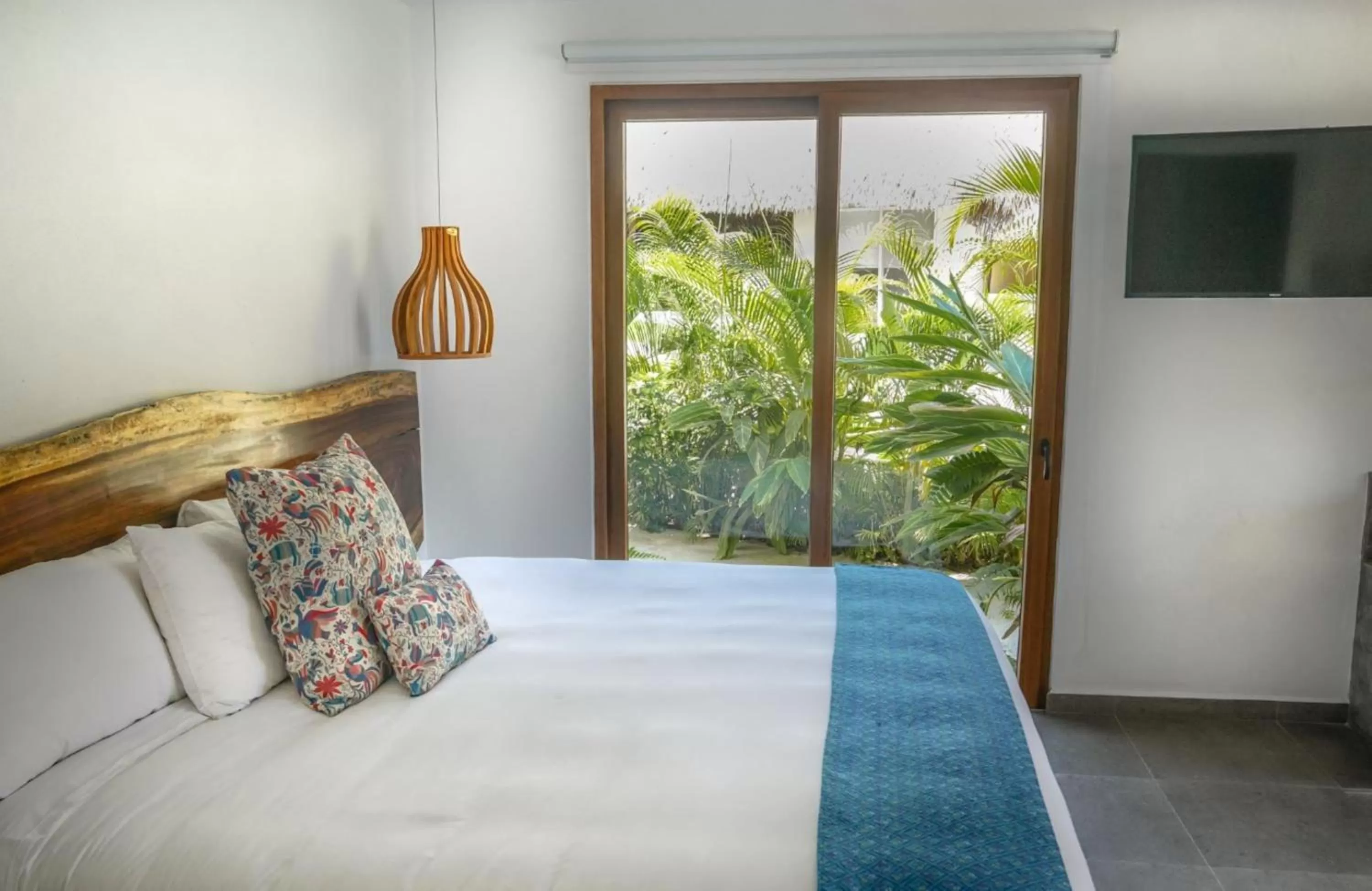 Bed in Ysuri Sayulita - Beachfront Hotel