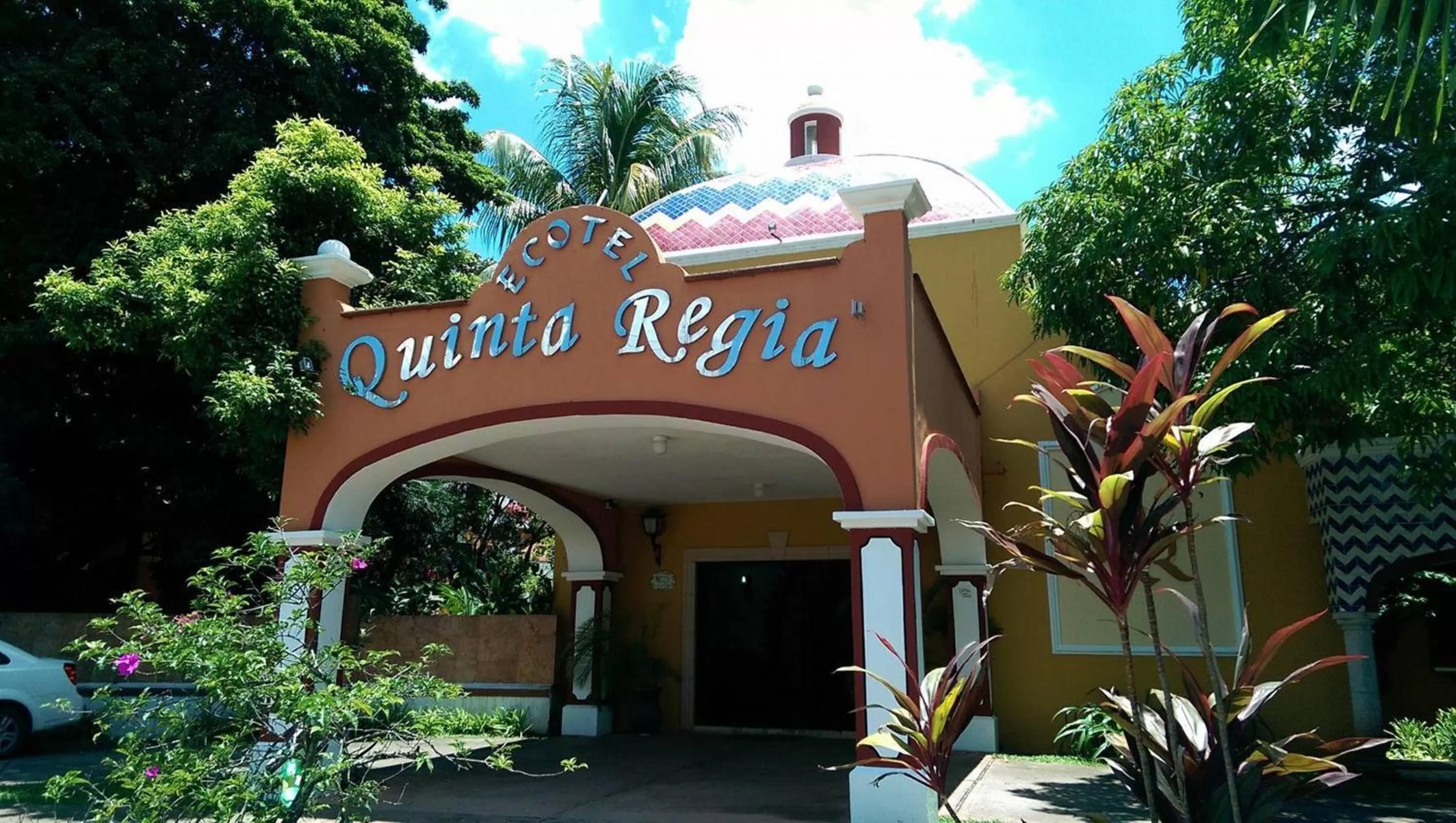 Facade/entrance in Ecotel Quinta Regia