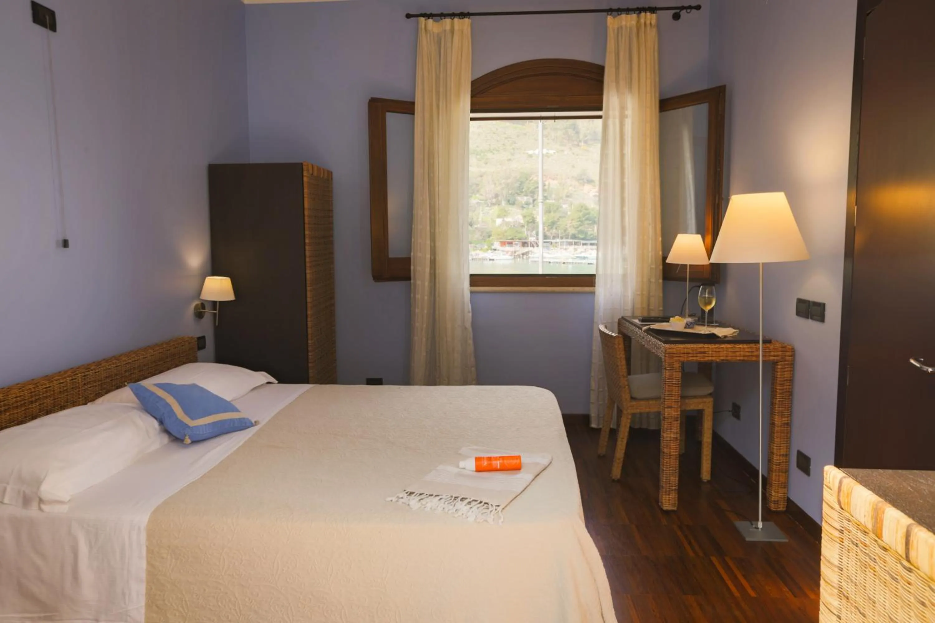 hair dresser, Bed in Hotel Cetarium