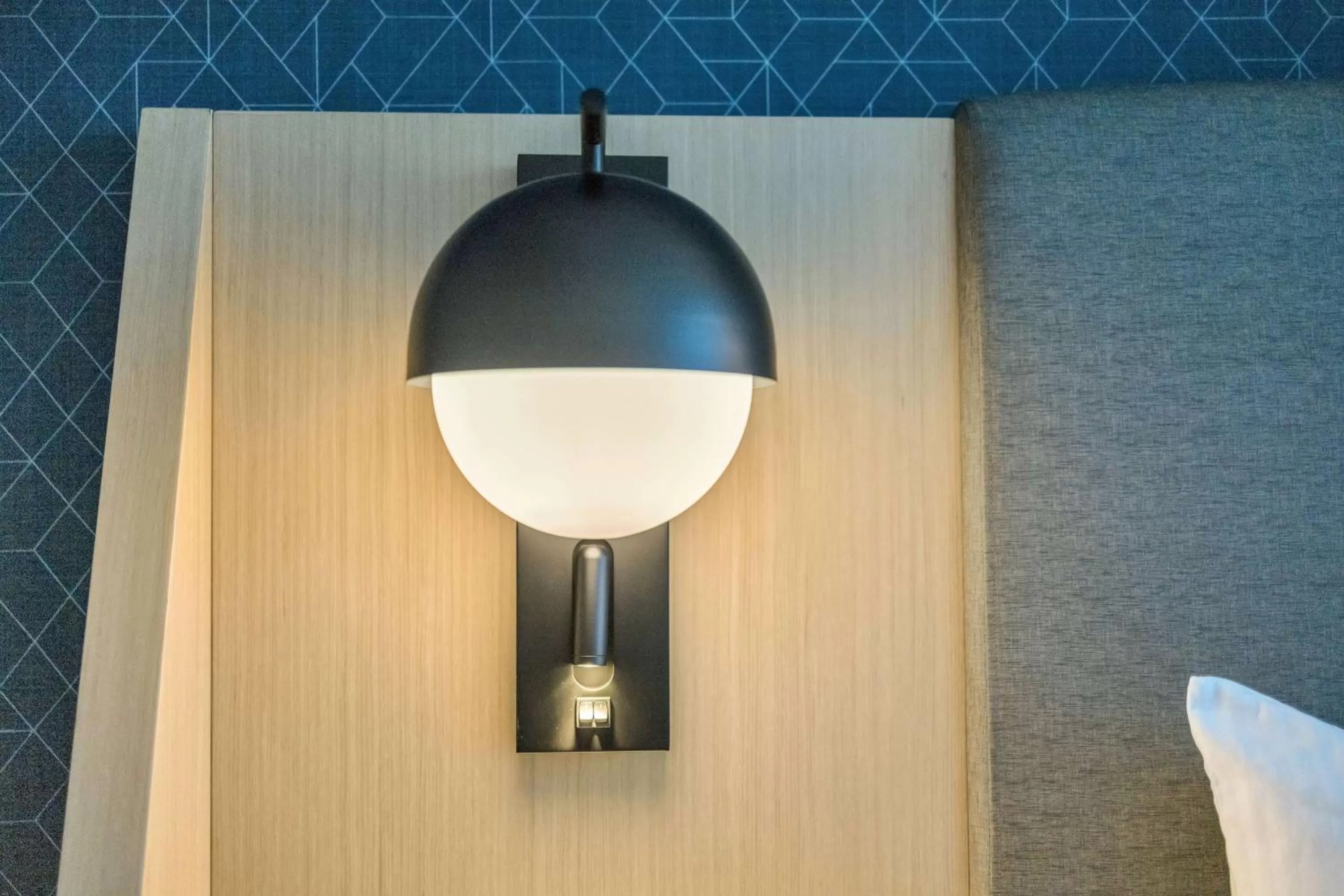 Photo of the whole room, Bed in La Quinta Inn & Suites by Wyndham San Jose Airport-Downtown