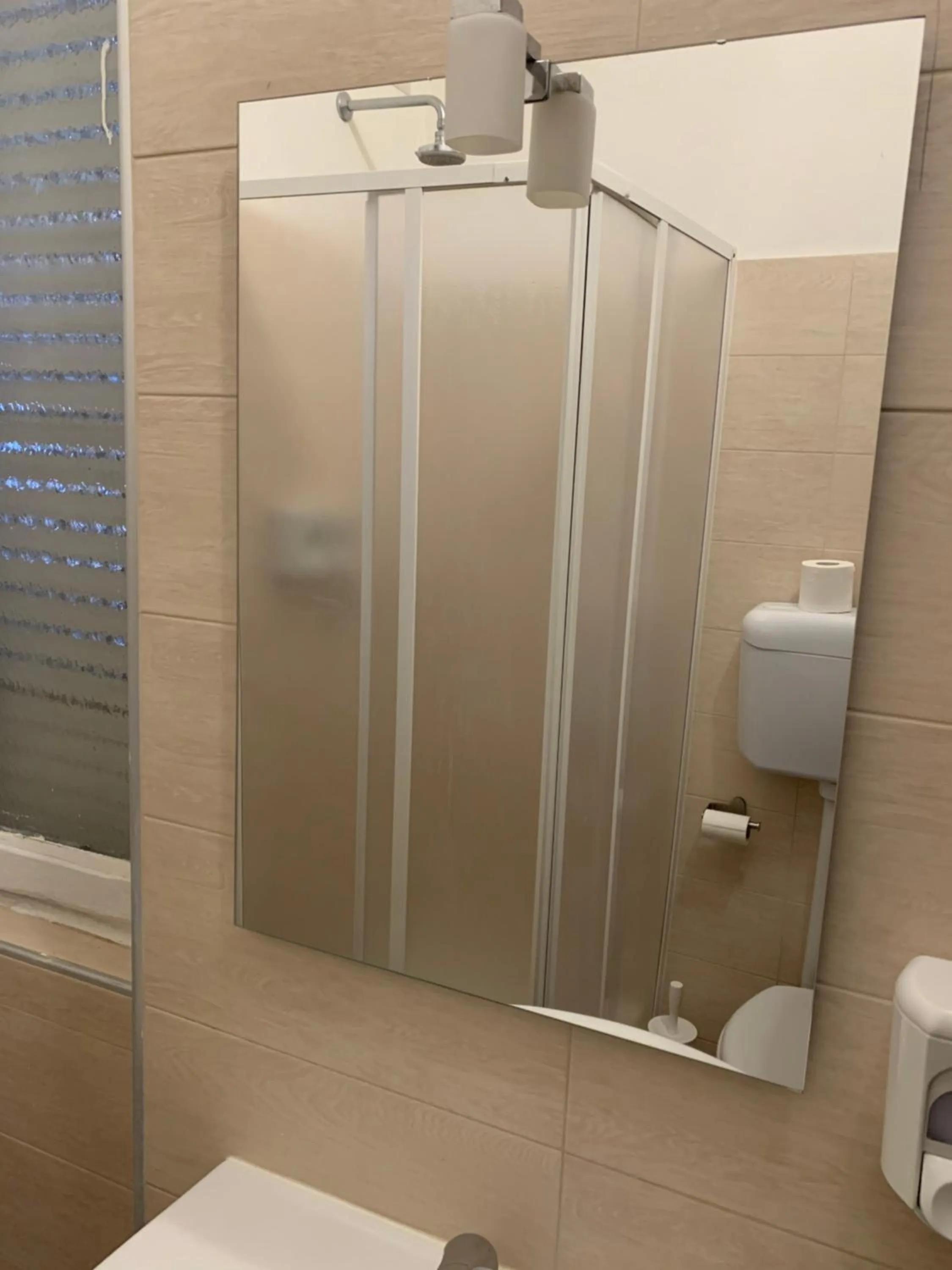 Shower in Albergo Corvetto Corso Lodi