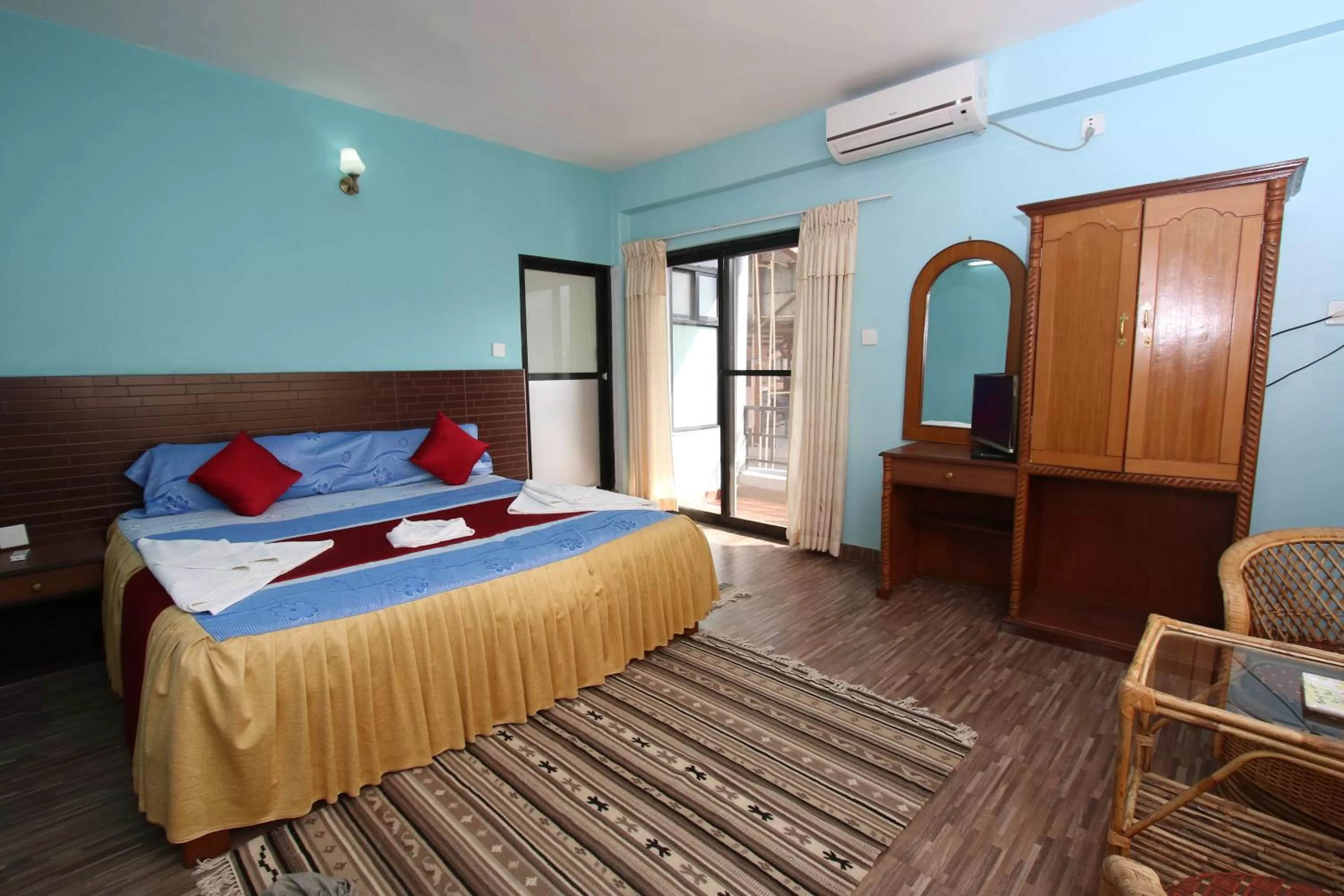 Photo of the whole room, Bed in The North Face Inn