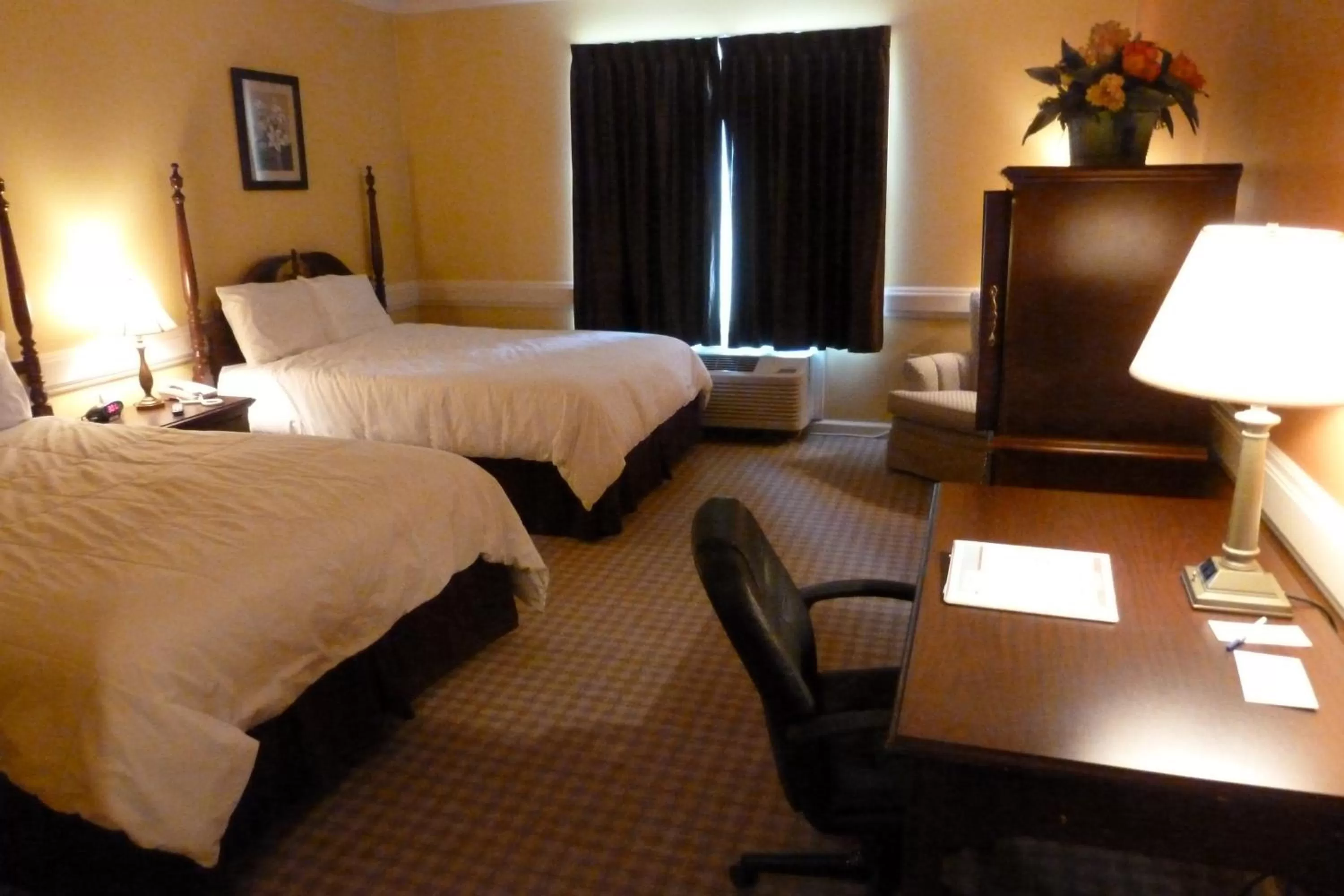 Deluxe Queen Room in Inn at Mountainview