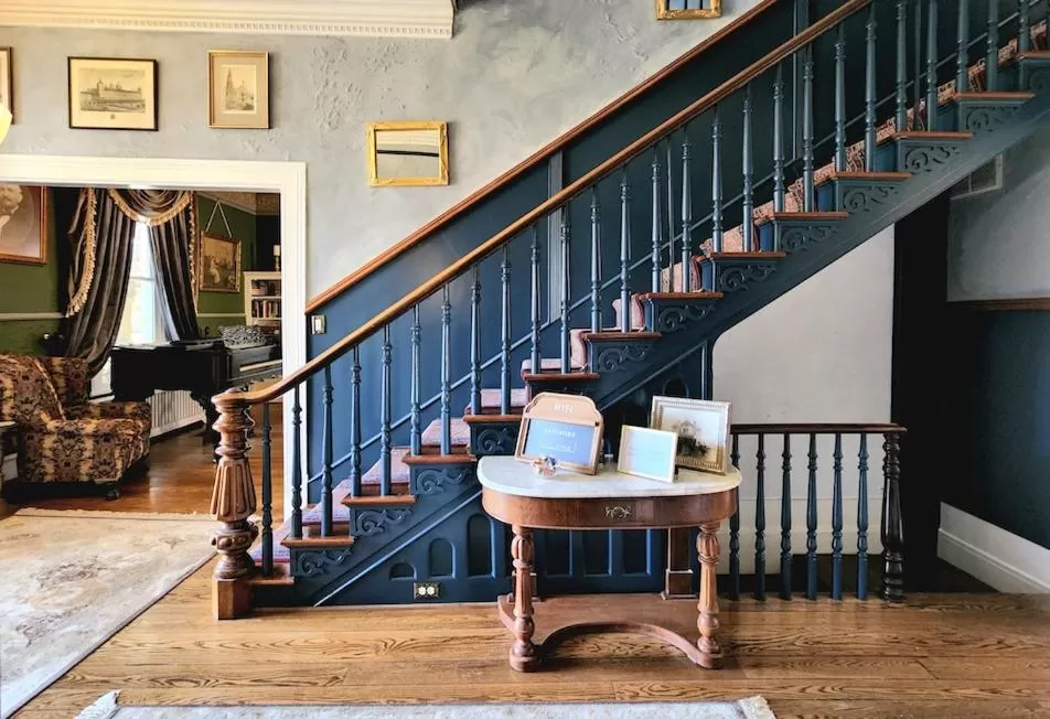 Decorative detail in South Court Inn