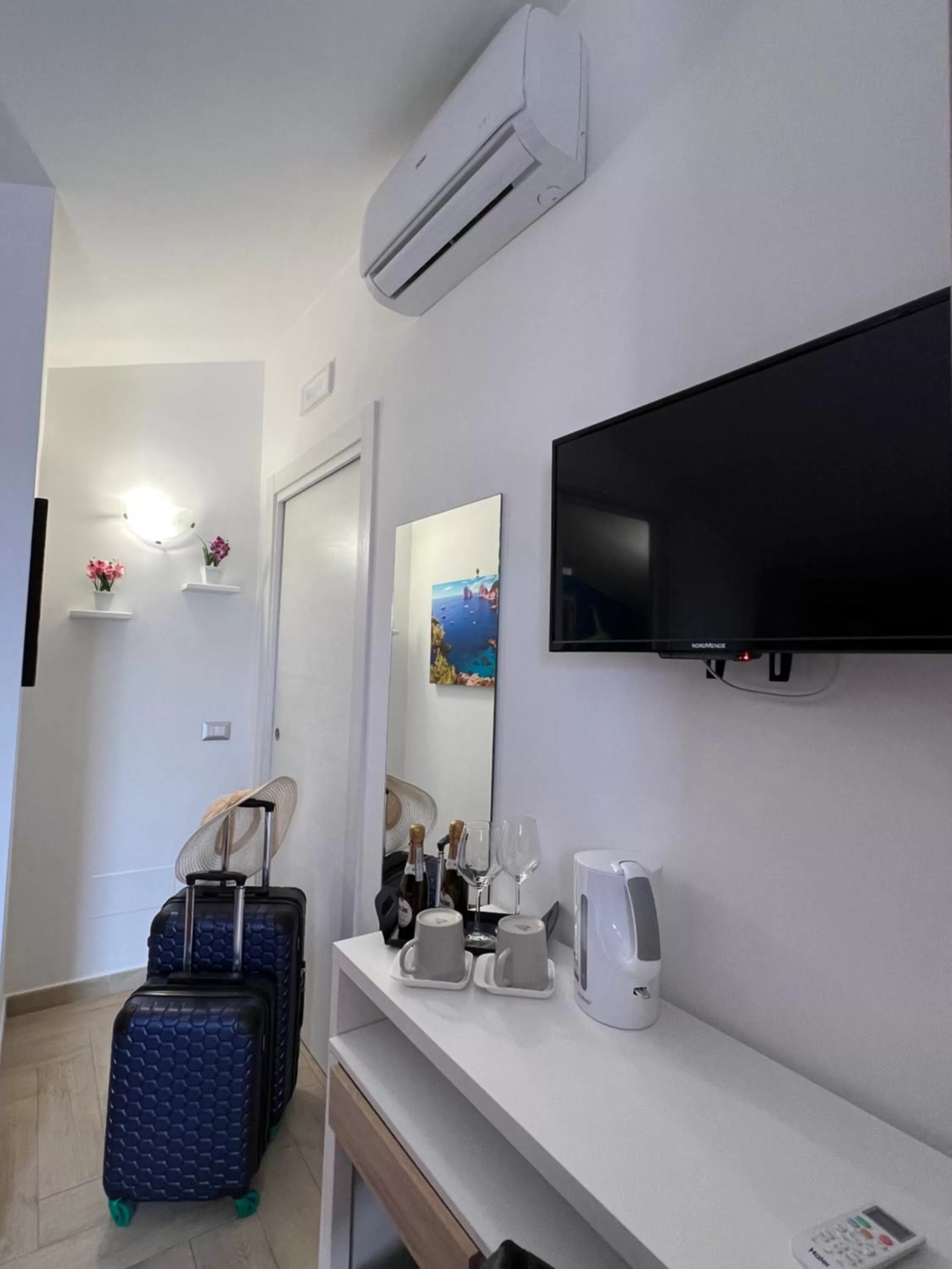 TV/Entertainment Center in Il Tempio Di Giove Suite