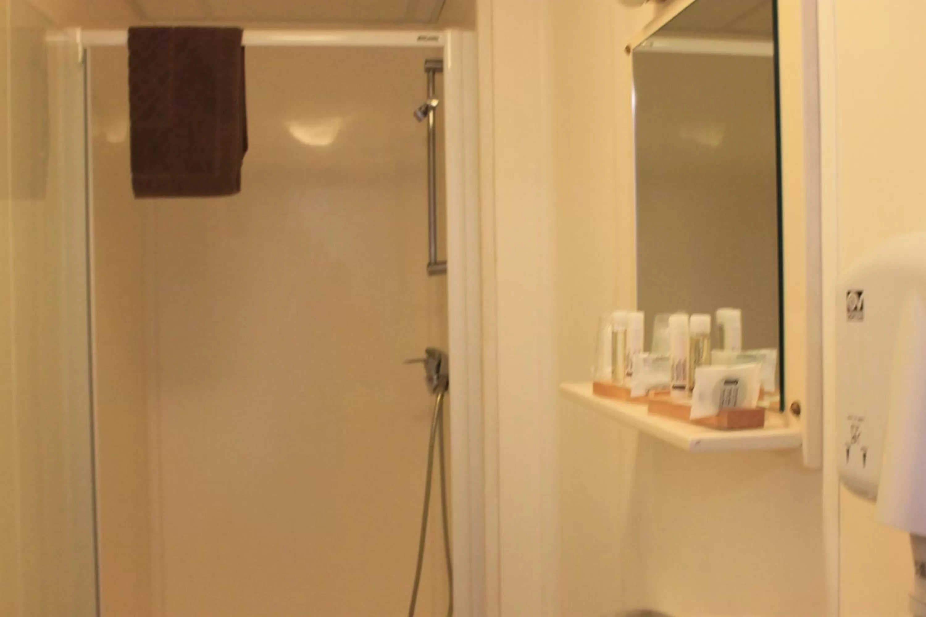 Bathroom in Hôtel du lion d'or