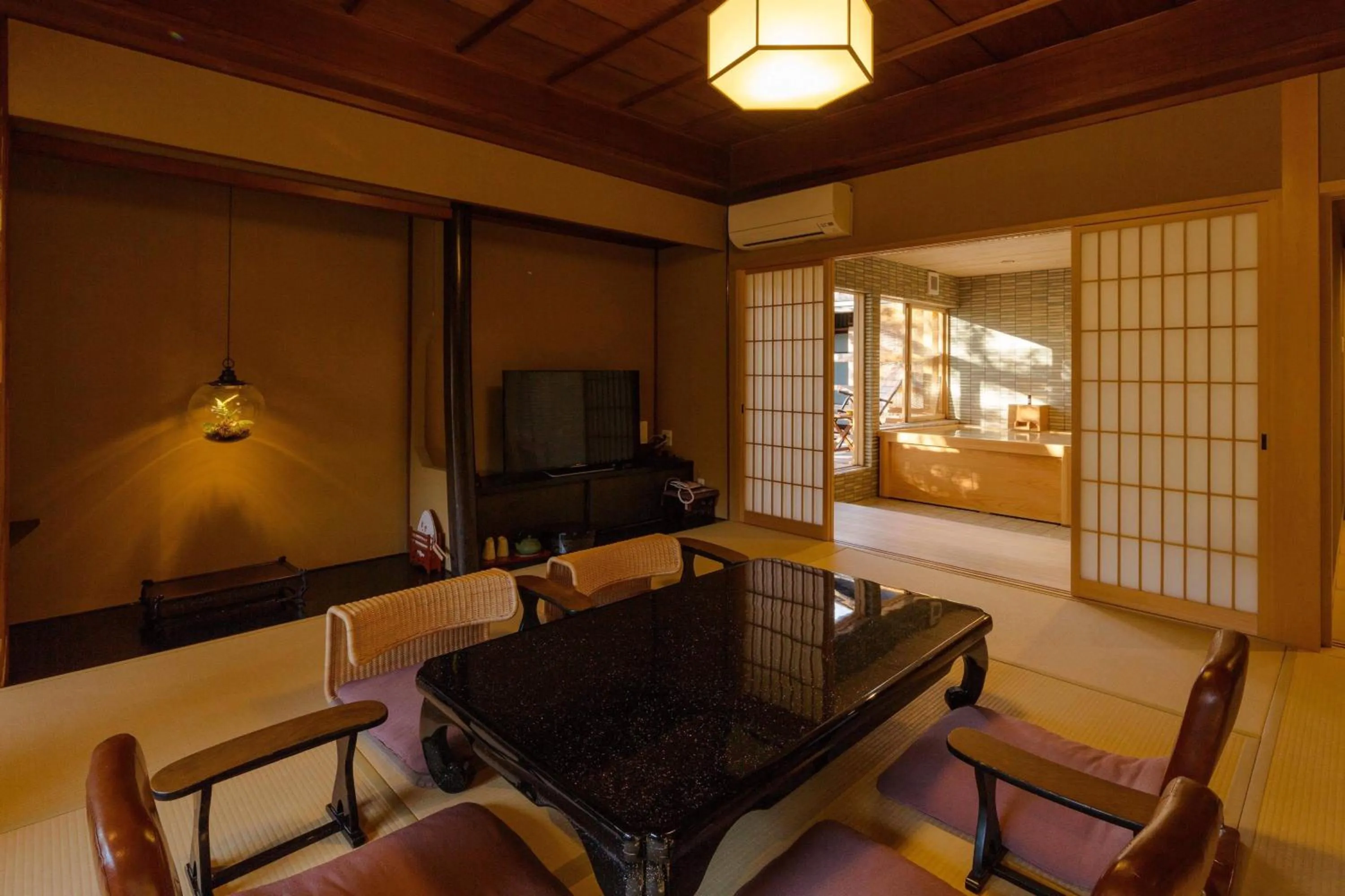 Photo of the whole room in Kyoto Nanzenji Ryokan Yachiyo Established in 1915