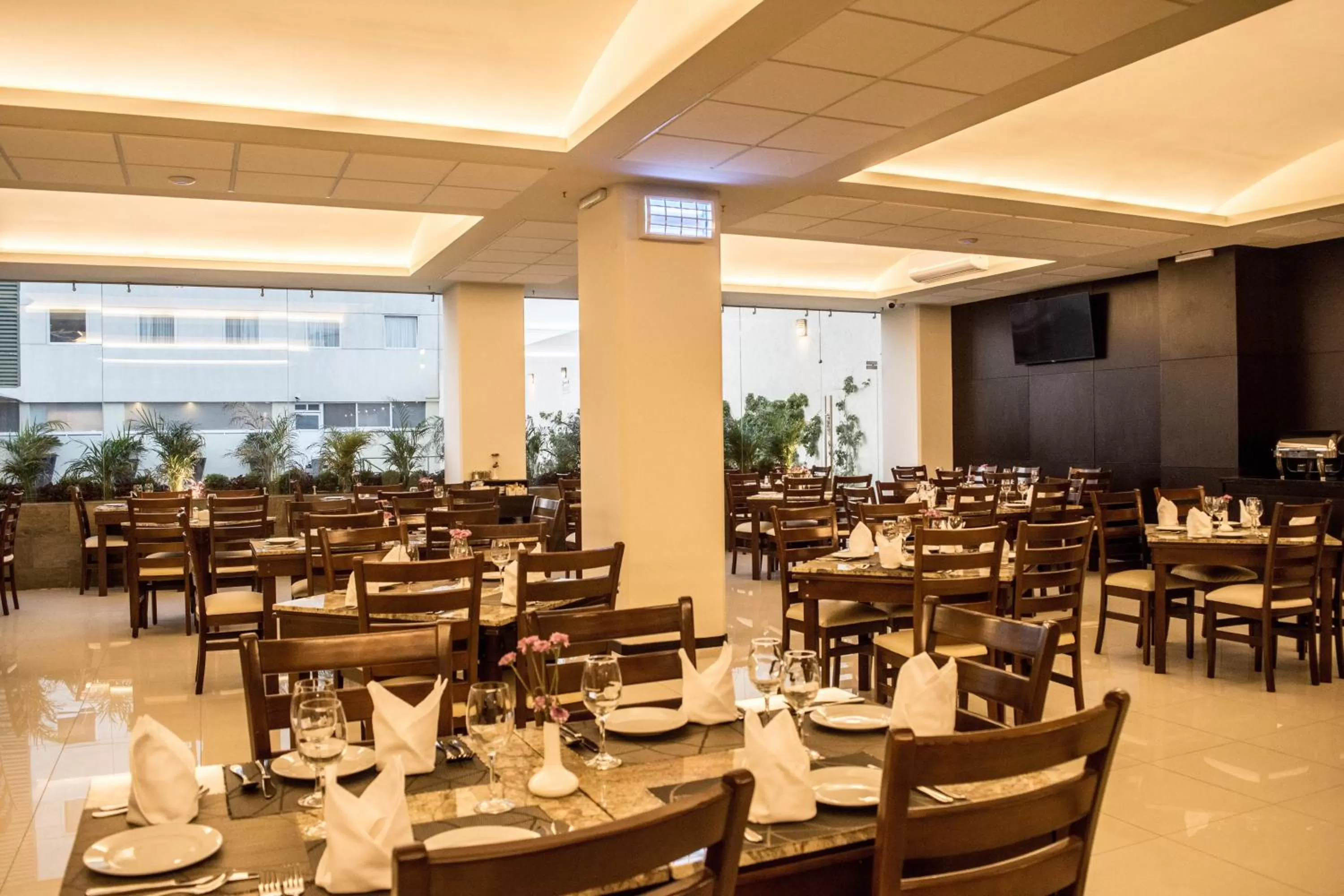 Restaurant/places to eat in Crown Victoria Hotel