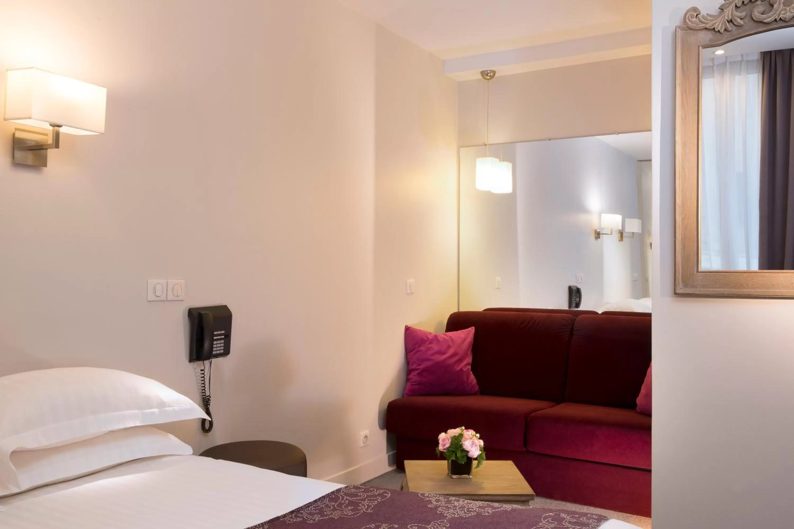 Photo of the whole room, Bed in Lion d'Or Paris Hotel