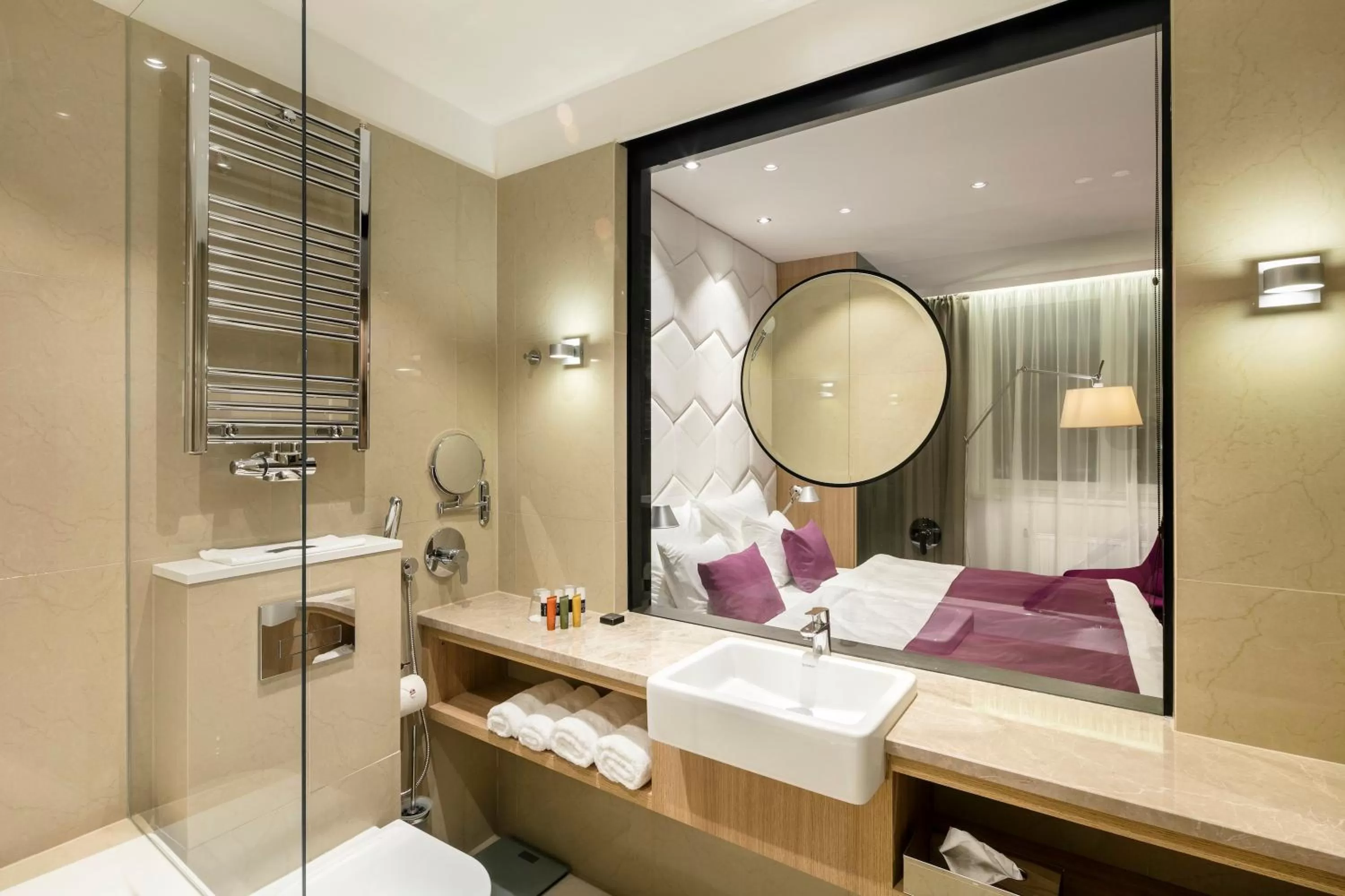 Bathroom, Bed in Pytloun Grand Hotel Imperial