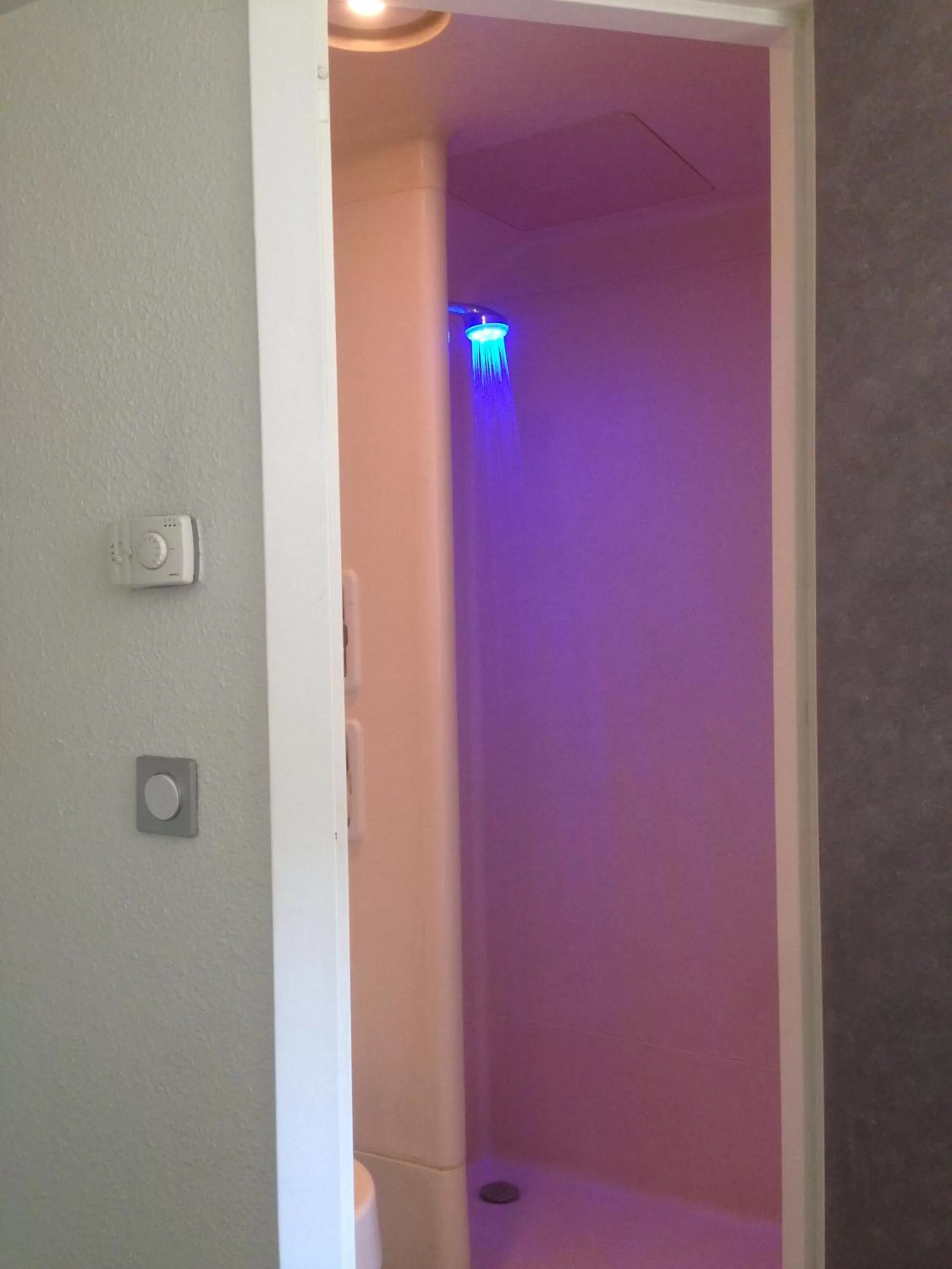 Shower in IBIS Budget Aix en Provence Est Le Canet