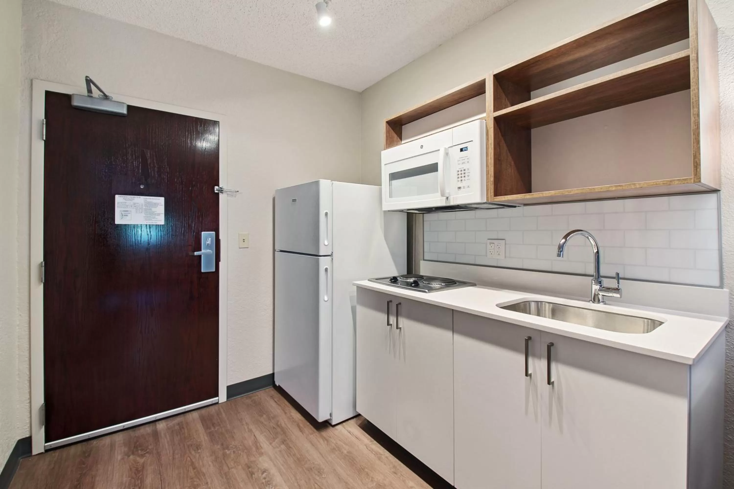 Kitchen or kitchenette in Extended Stay America Suites - Fort Lauderdale - Plantation