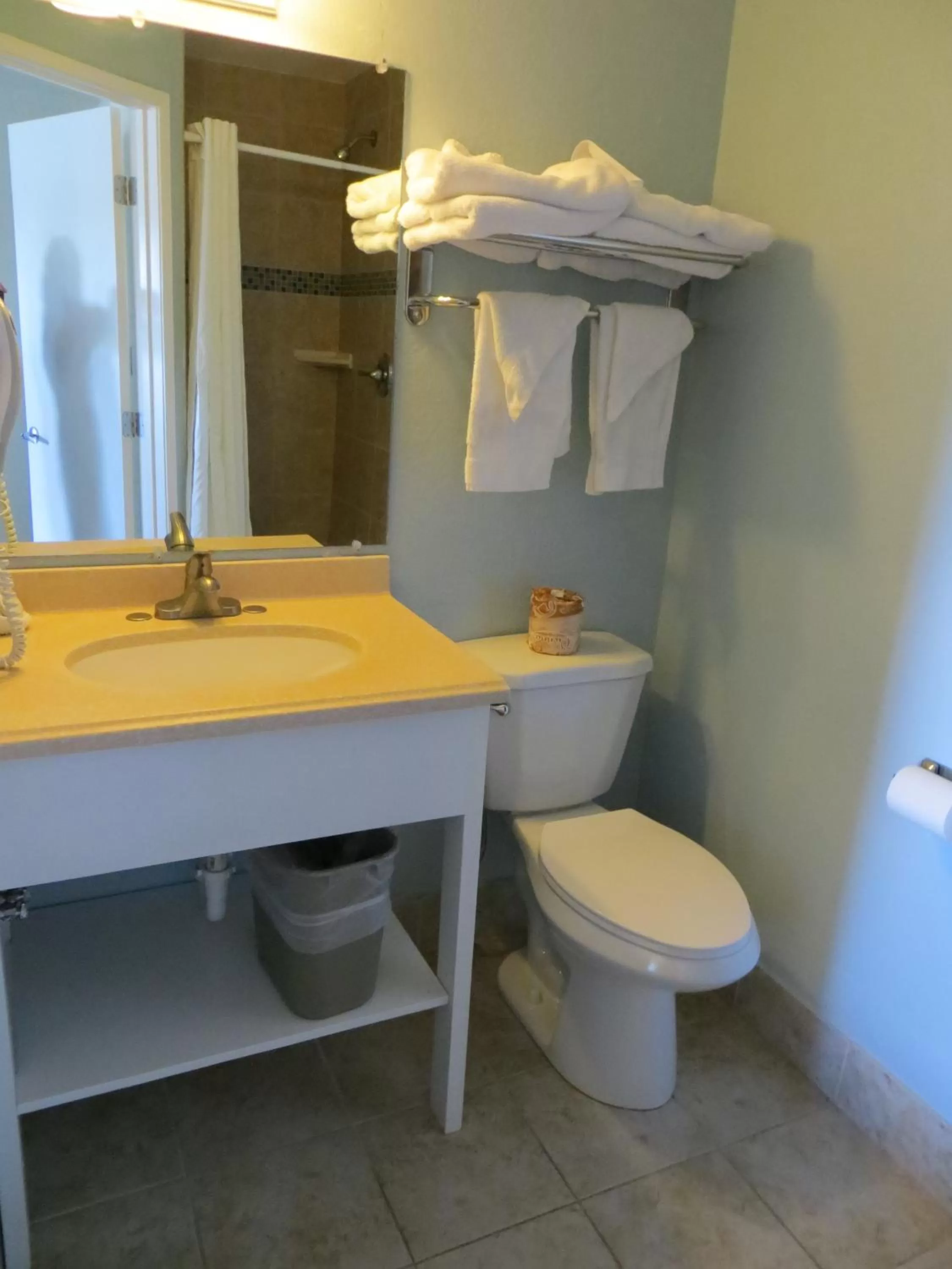 Bathroom in Bay Front Inn