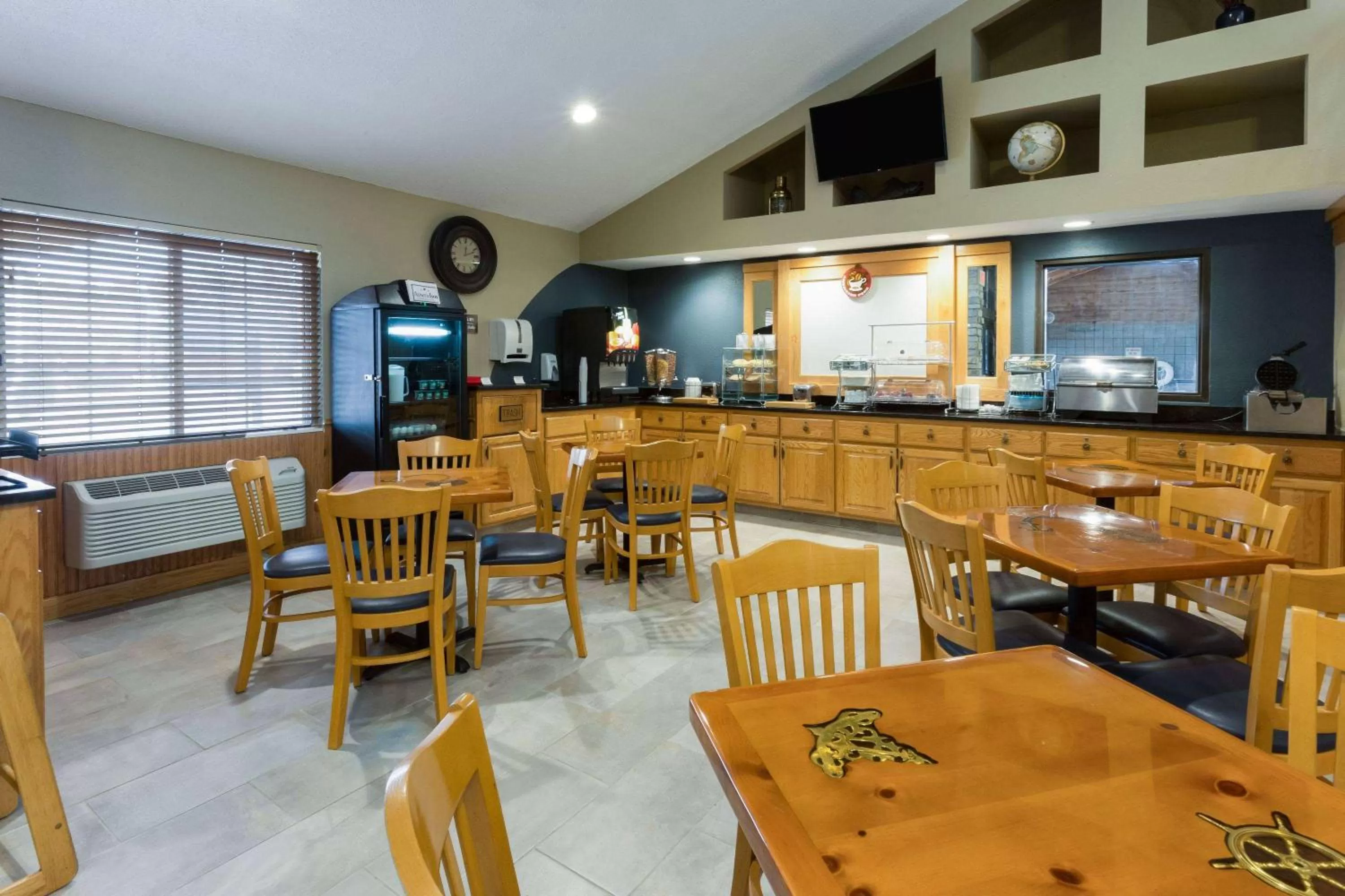 Restaurant/places to eat in AmericInn by Wyndham Hotel and Suites Long Lake