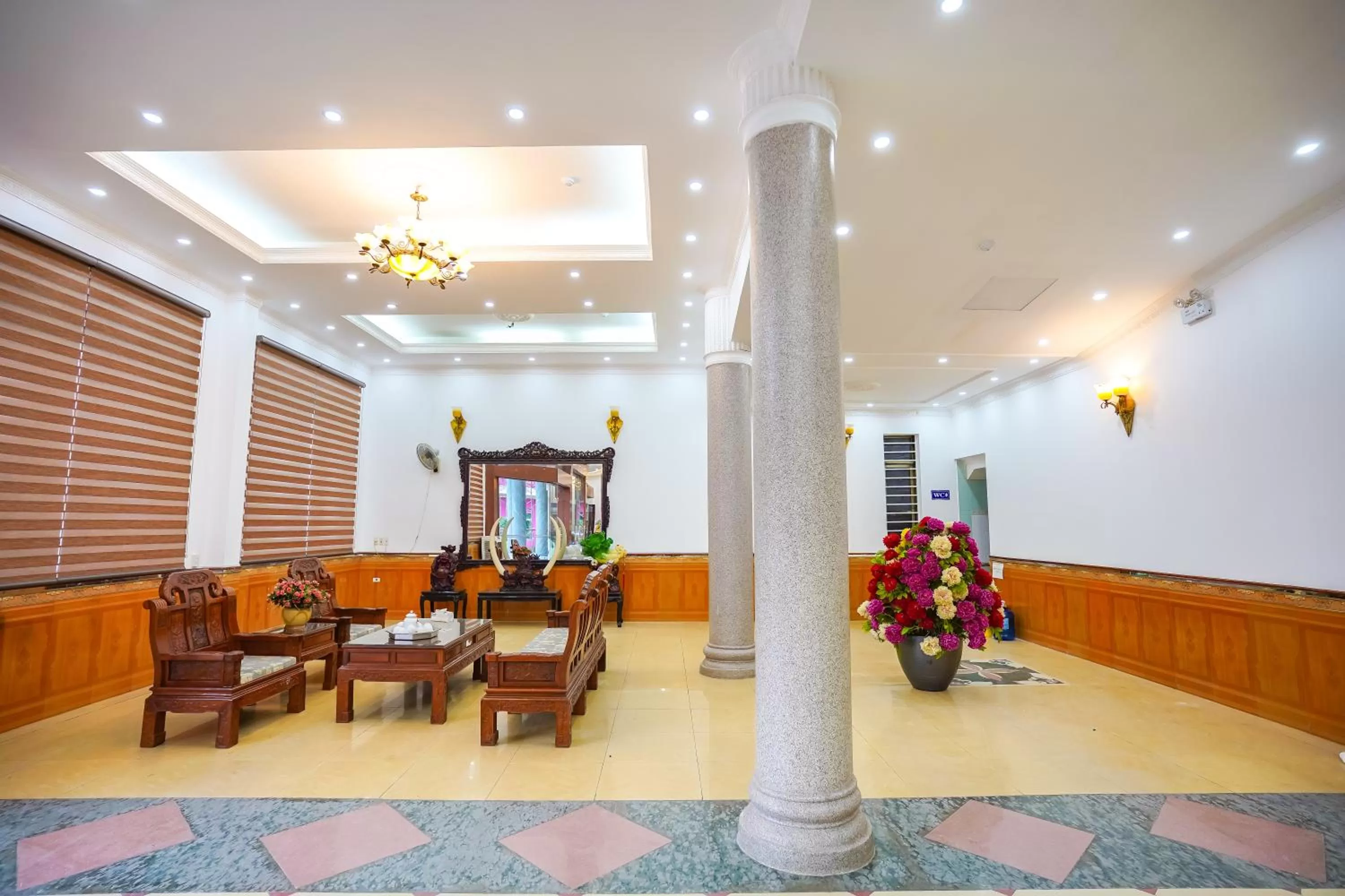 PHÚ QUÝ HOTEL near ĐÔNG KINH MARKET