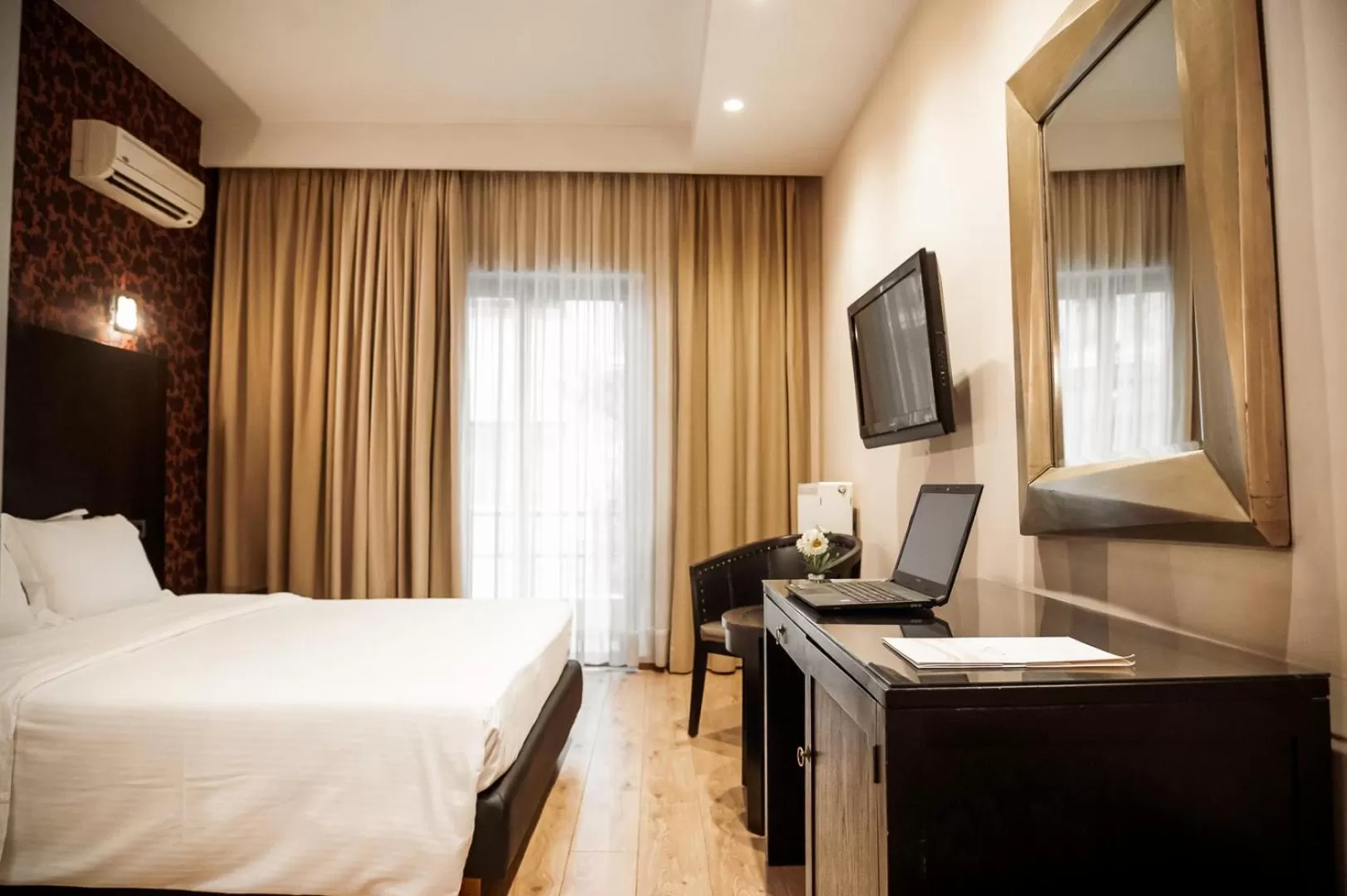 Bedroom, Bed in Areos