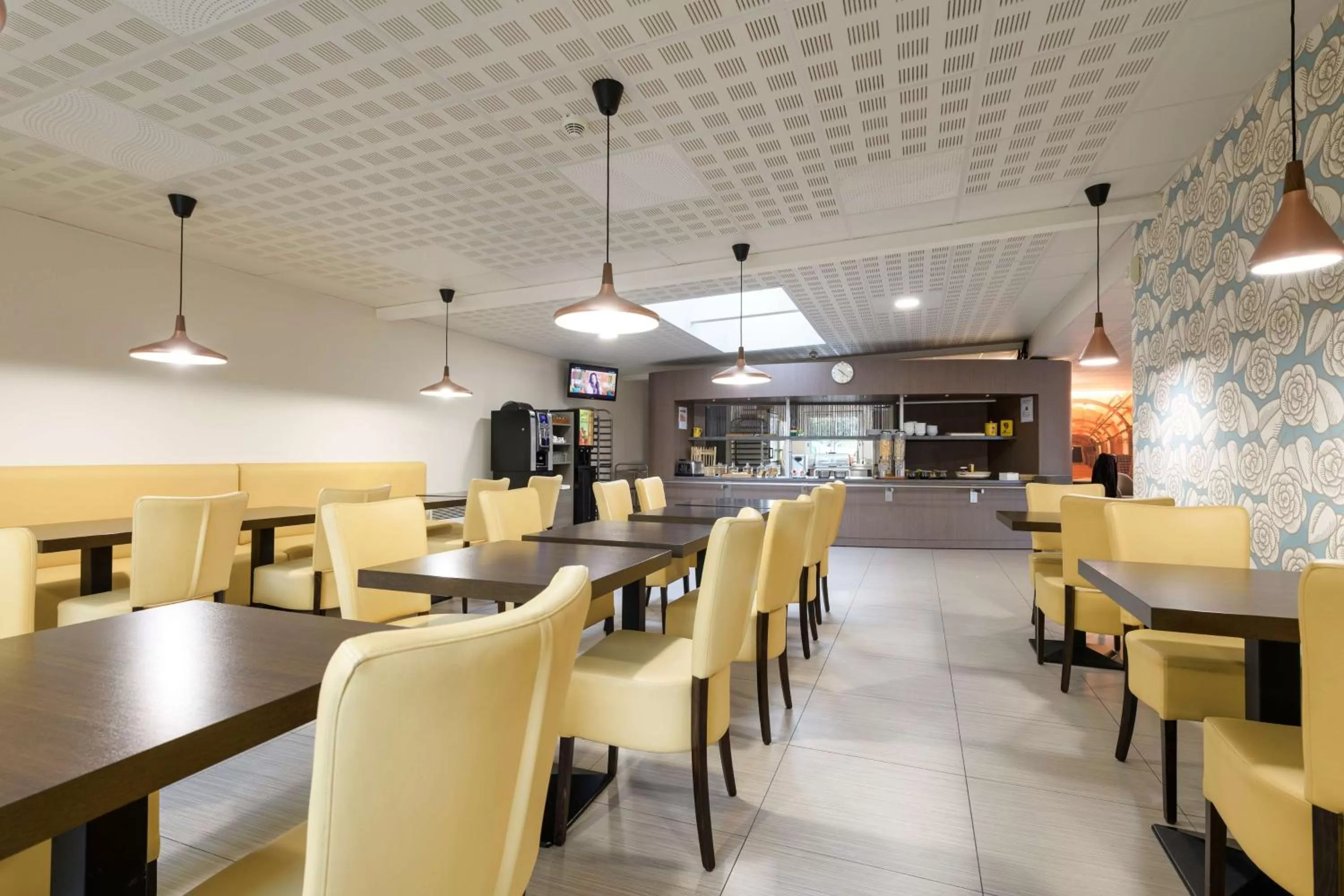 Restaurant/places to eat in Sure Hotel by Best Western Reims Nord