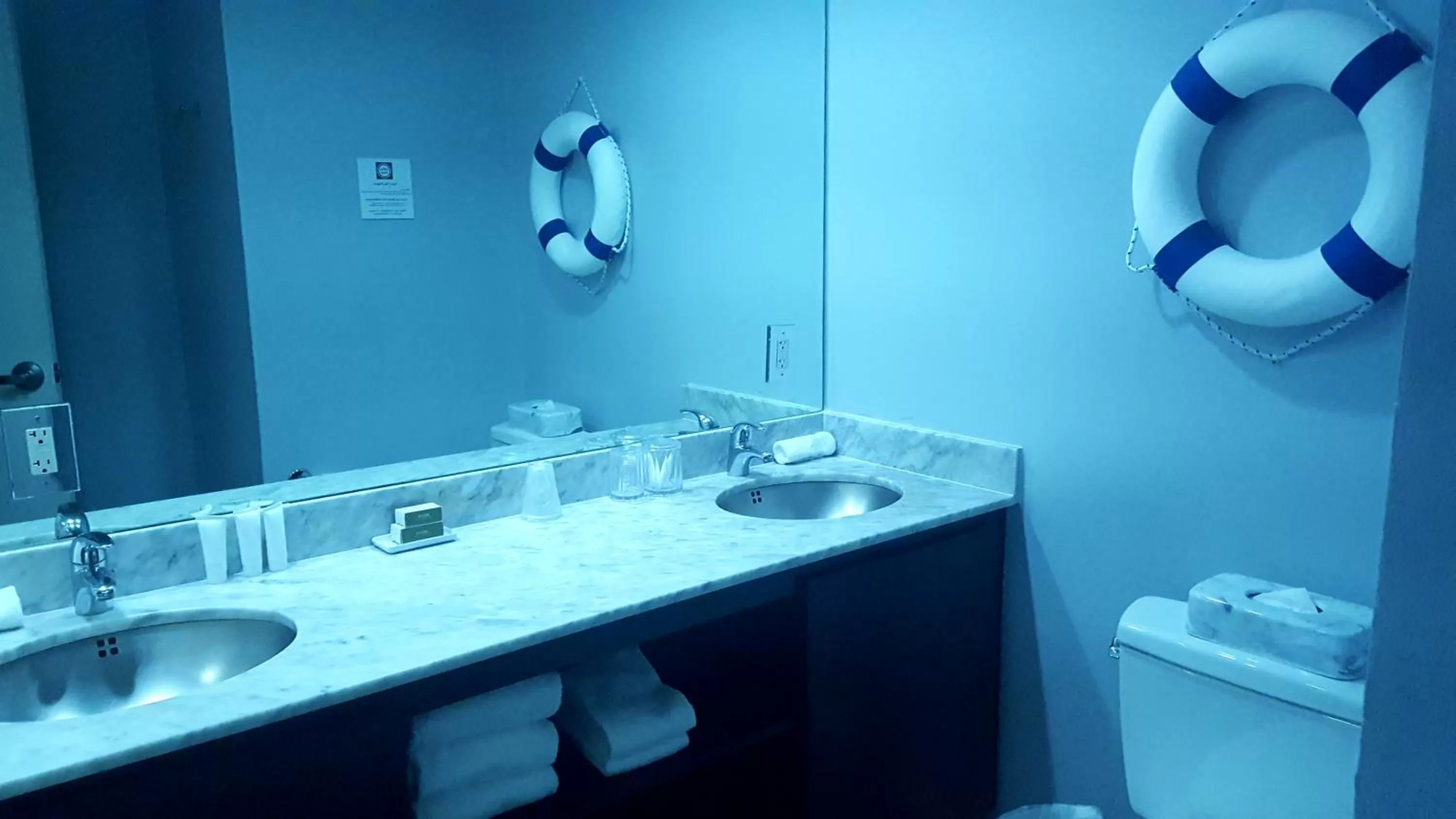 Bathroom in Albion Hotel