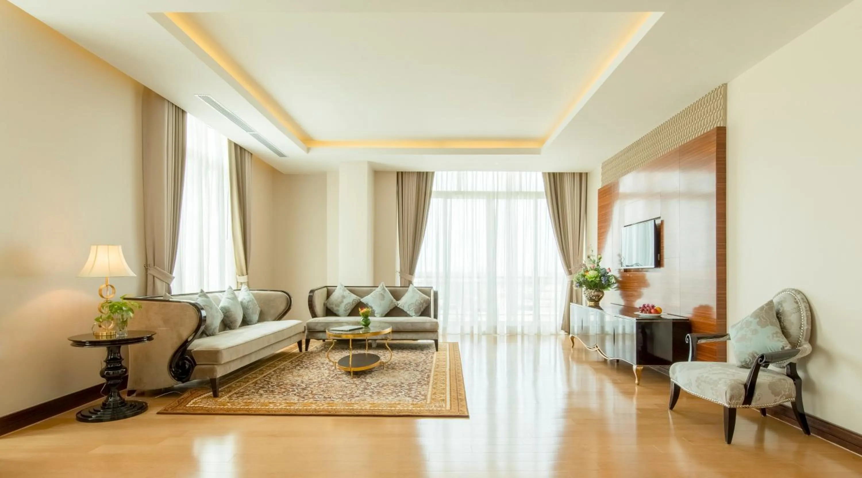 Living room, Lounge/Bar in Garden City Hotel