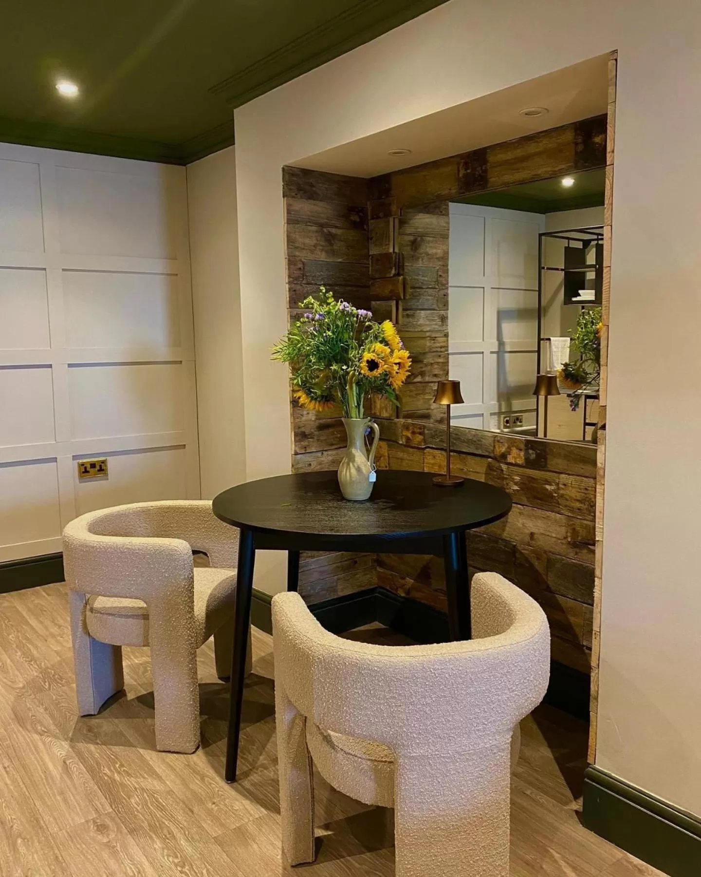 Dining area, Seating Area in 81 Promenade Cheltenham