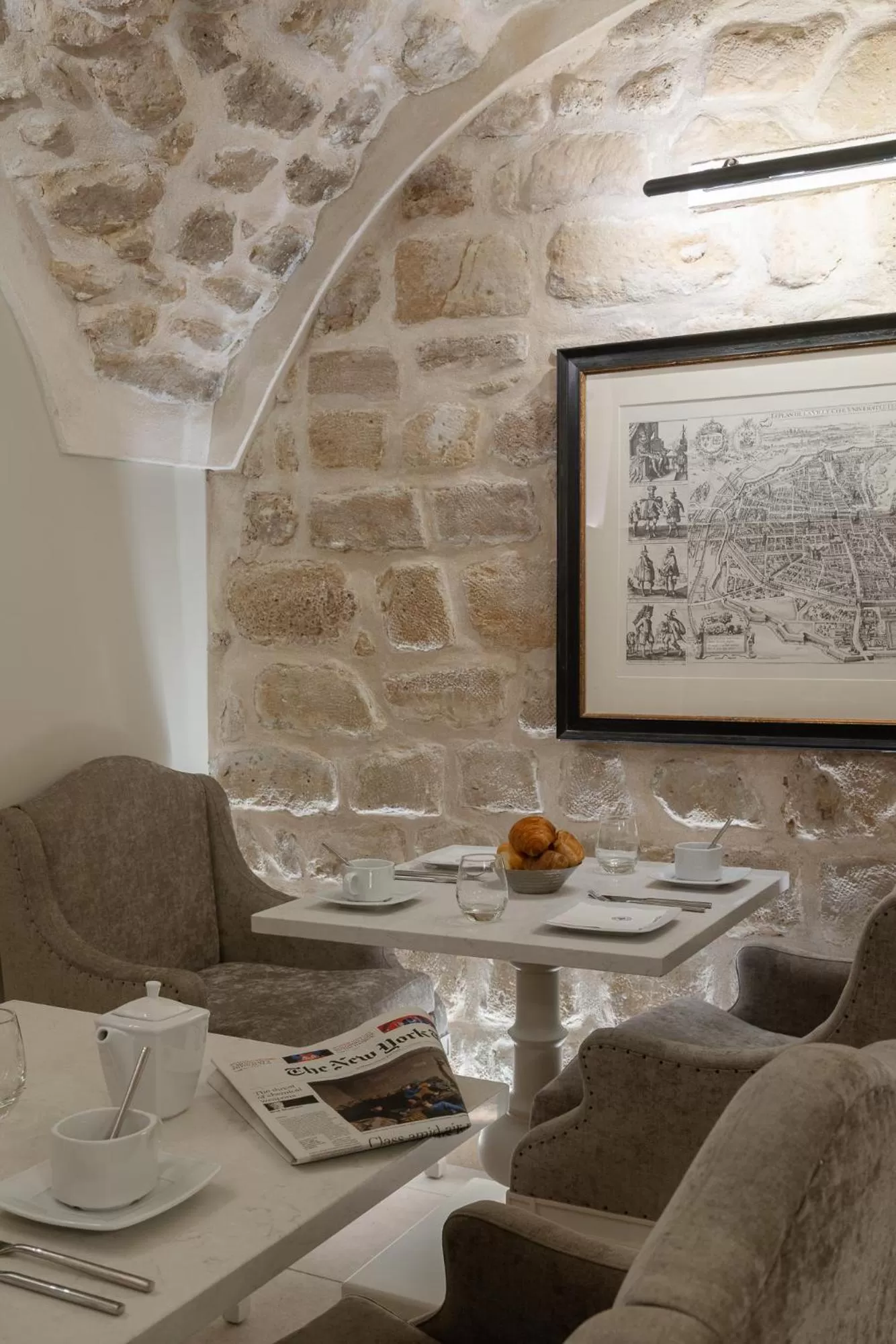 Breakfast in Hotel Saint-Louis en L'Isle - Notre-Dame