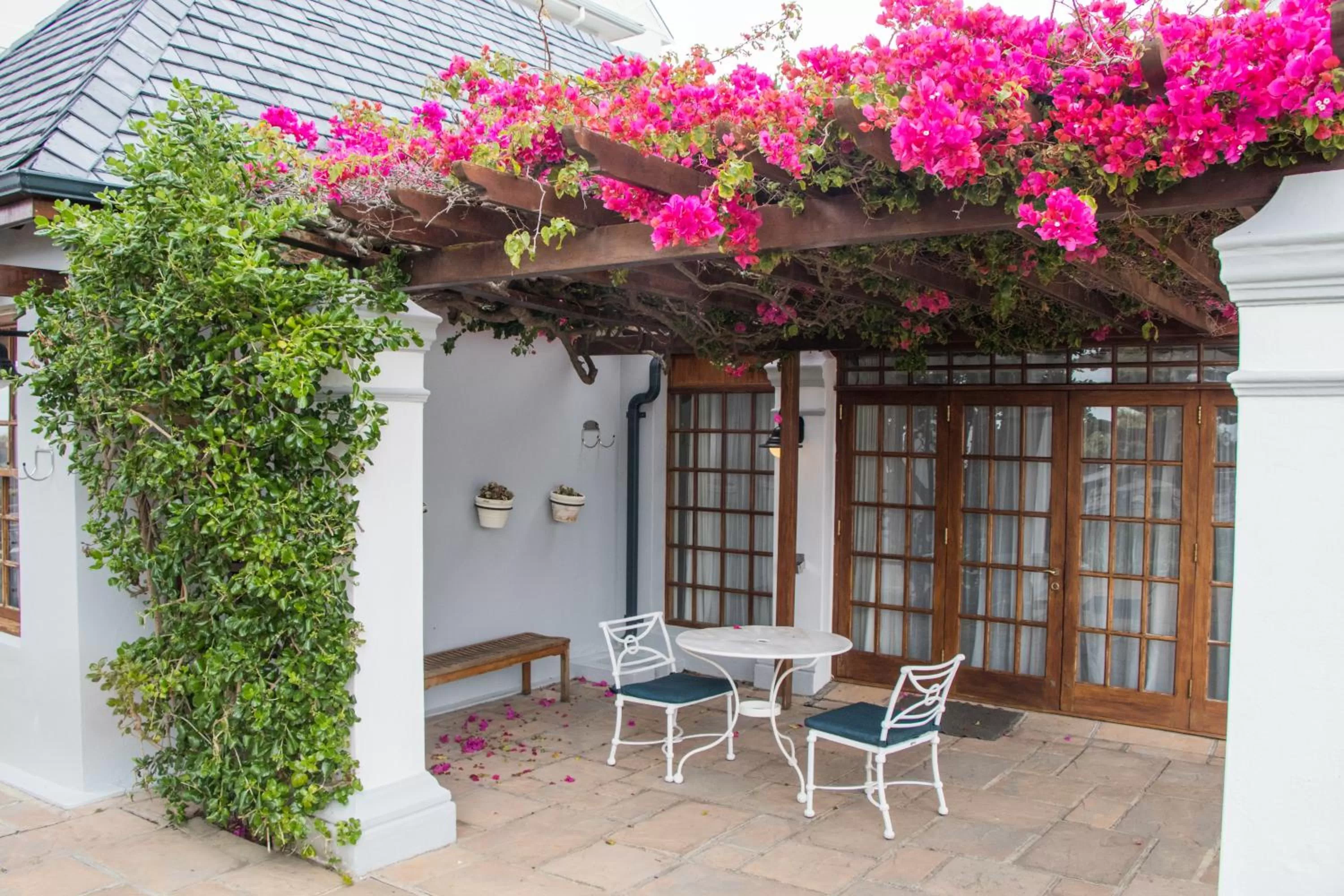 Patio in Harbour House Hotel - Manor House